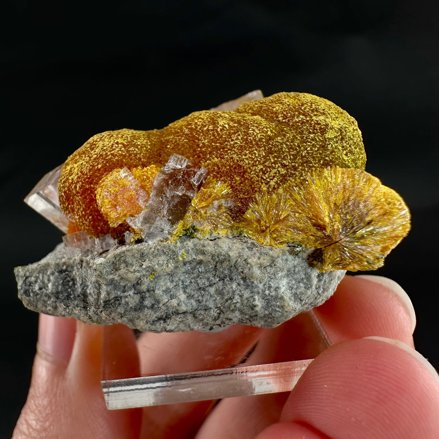 Barite on Orpiment (Peru) | mineral specimen