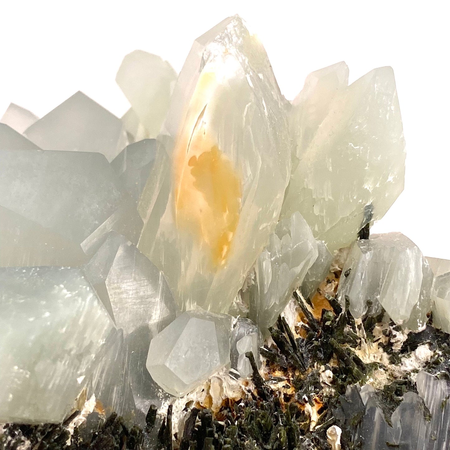 XXL Yellow bone quartz cluster with epidote inclusions (Pakistan) | halloysite quartz, epidote quartz, green epidote, mango quartz
