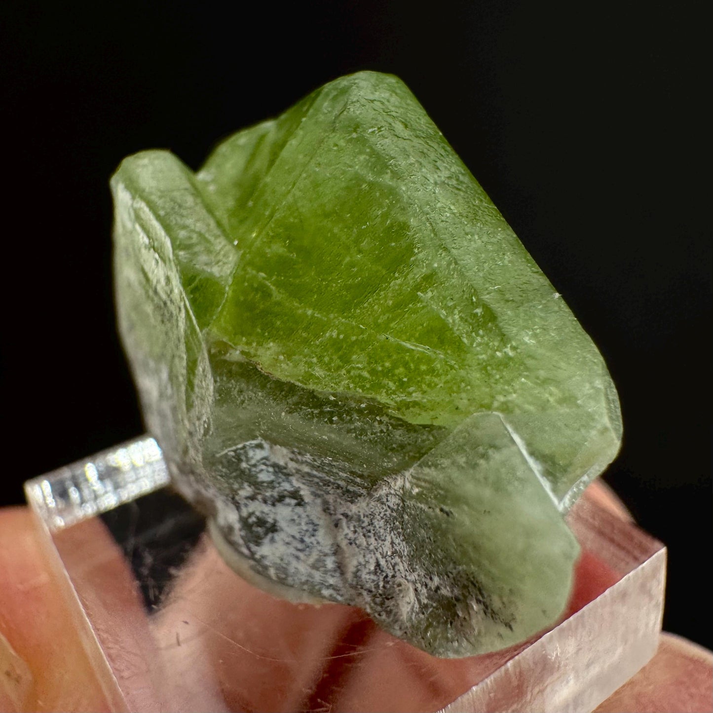 Peridot (Pakistan) | naturally terminated peridot crystal, mineral specimen