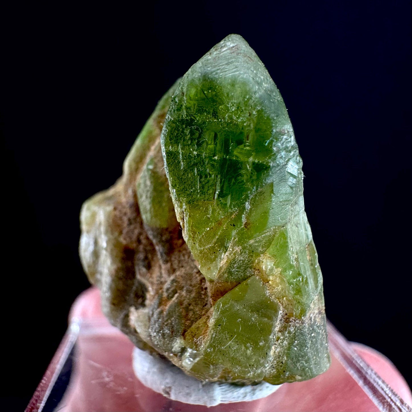 Peridot (Pakistan) | naturally terminated peridot crystal, mineral specimen