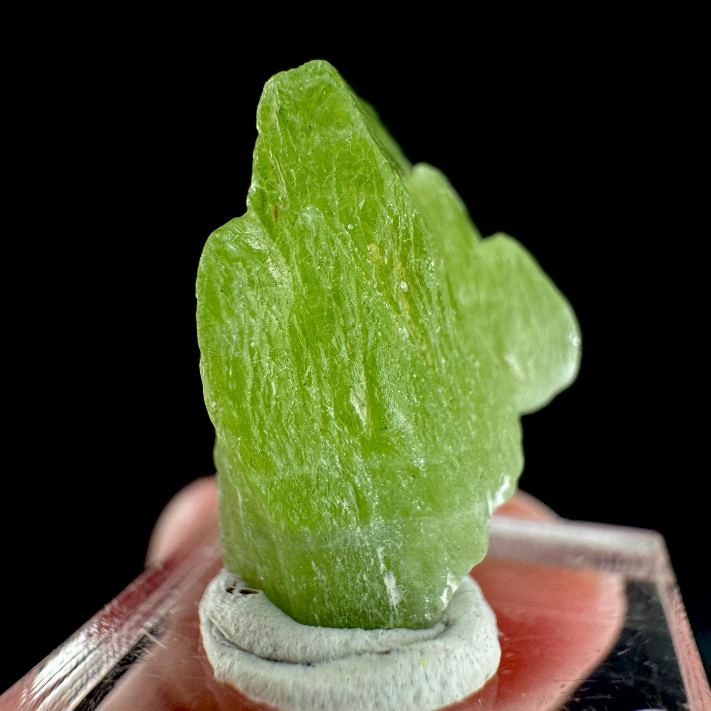 Peridot (Pakistan) | naturally terminated peridot crystal, mineral specimen