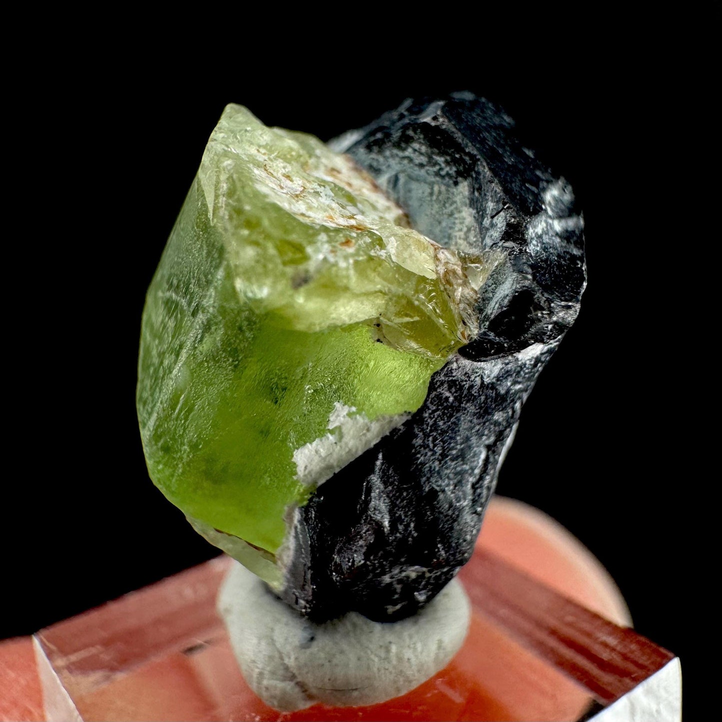 Peridot w/ magnetite | natural terminated crystal, mineral specimen from Pakistan