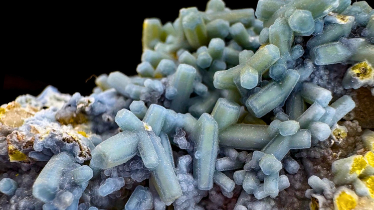 Plumbogummite