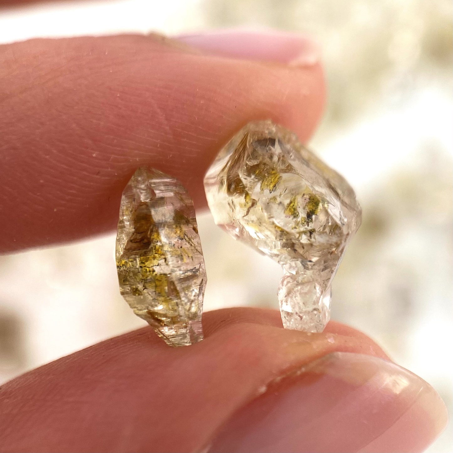 Rare! UV Reactive Petroleum Quartz Crystals | 1 gram (Pakistan), natural petroleum quartz crystal, UV reactive crystal, enhydro quartz