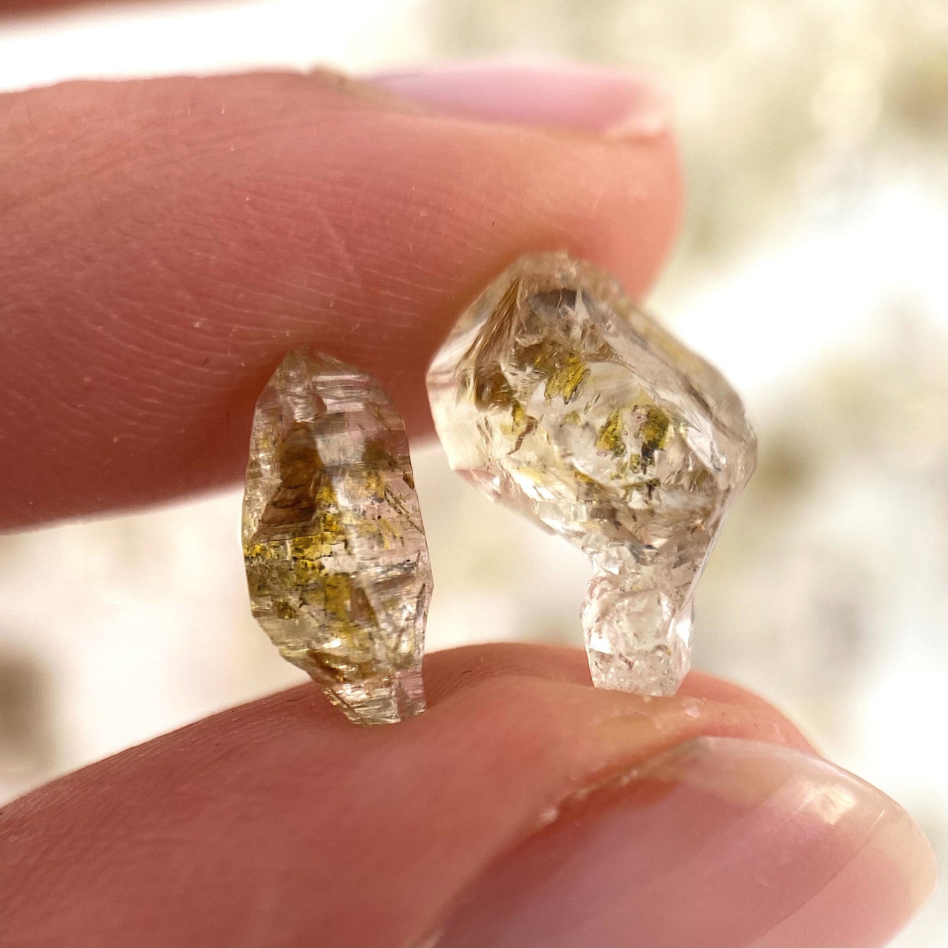 Rare! UV Reactive Petroleum Quartz Crystals | 1 gram (Pakistan), natural petroleum quartz crystal, UV reactive crystal, enhydro quartz