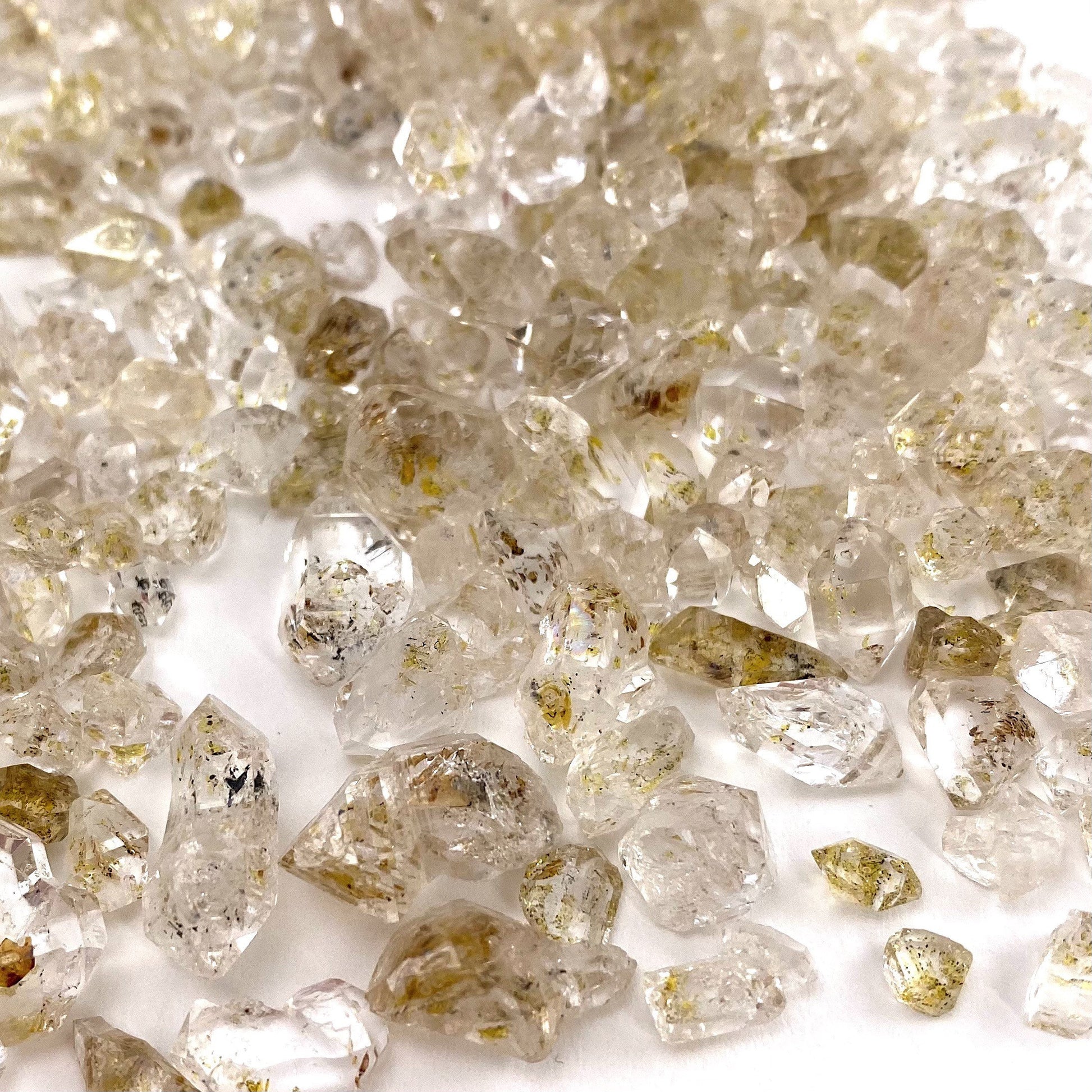 Rare! UV Reactive Petroleum Quartz Crystals | 1 gram (Pakistan), natural petroleum quartz crystal, UV reactive crystal, enhydro quartz