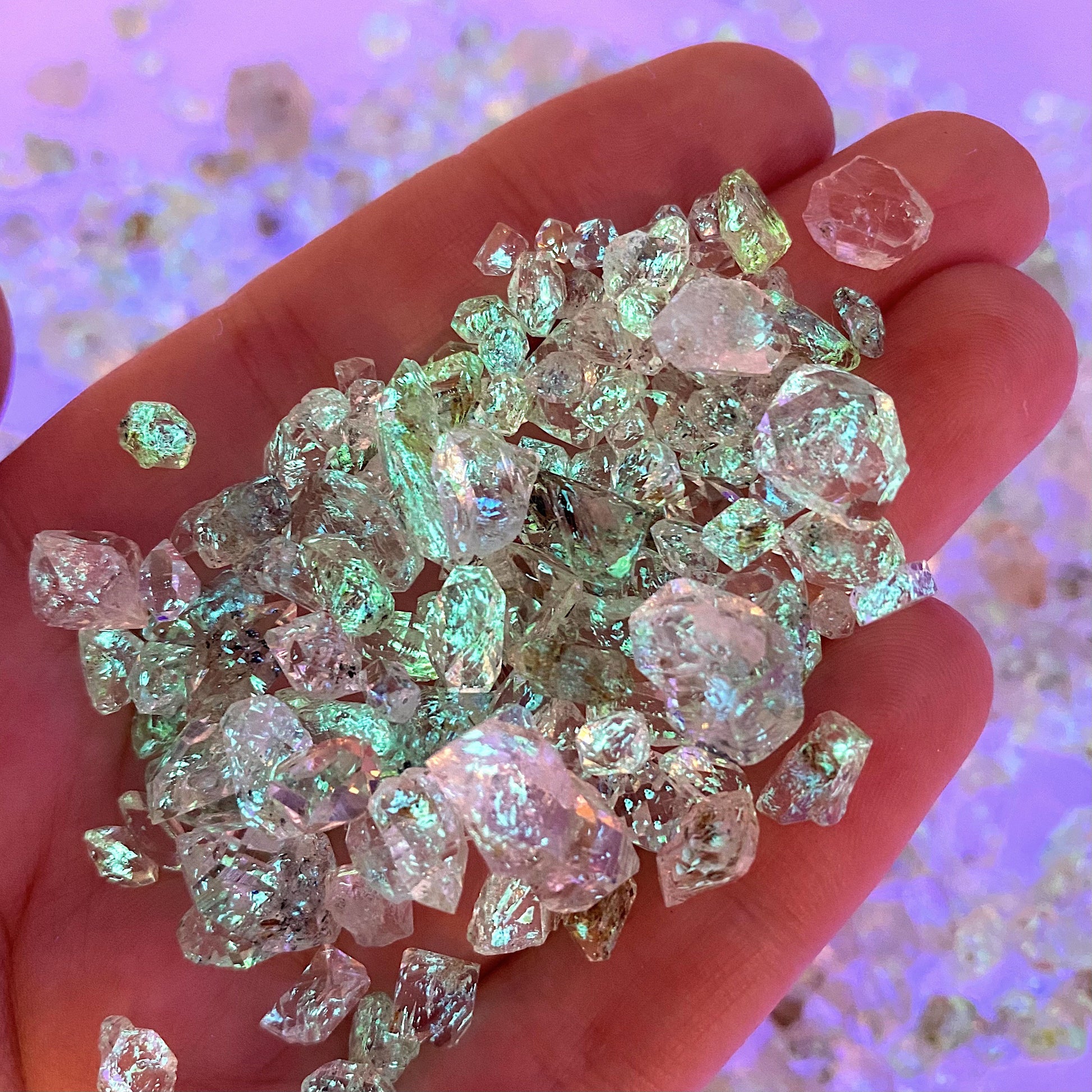 Rare! UV Reactive Petroleum Quartz Crystals | 1 gram (Pakistan), natural petroleum quartz crystal, UV reactive crystal, enhydro quartz