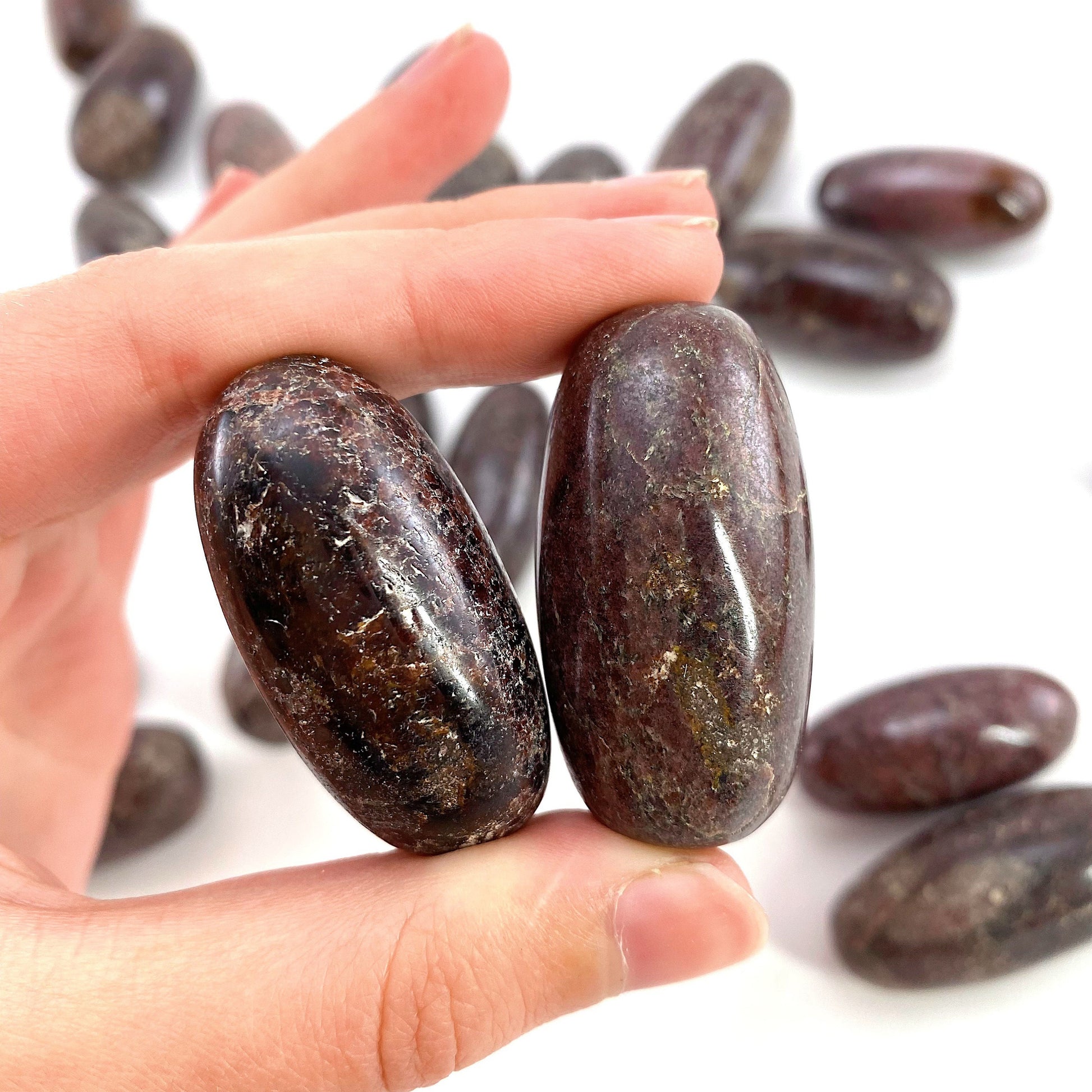 ONE Polished Garnet, red garnet, tumbled garnet, garnet palm stone