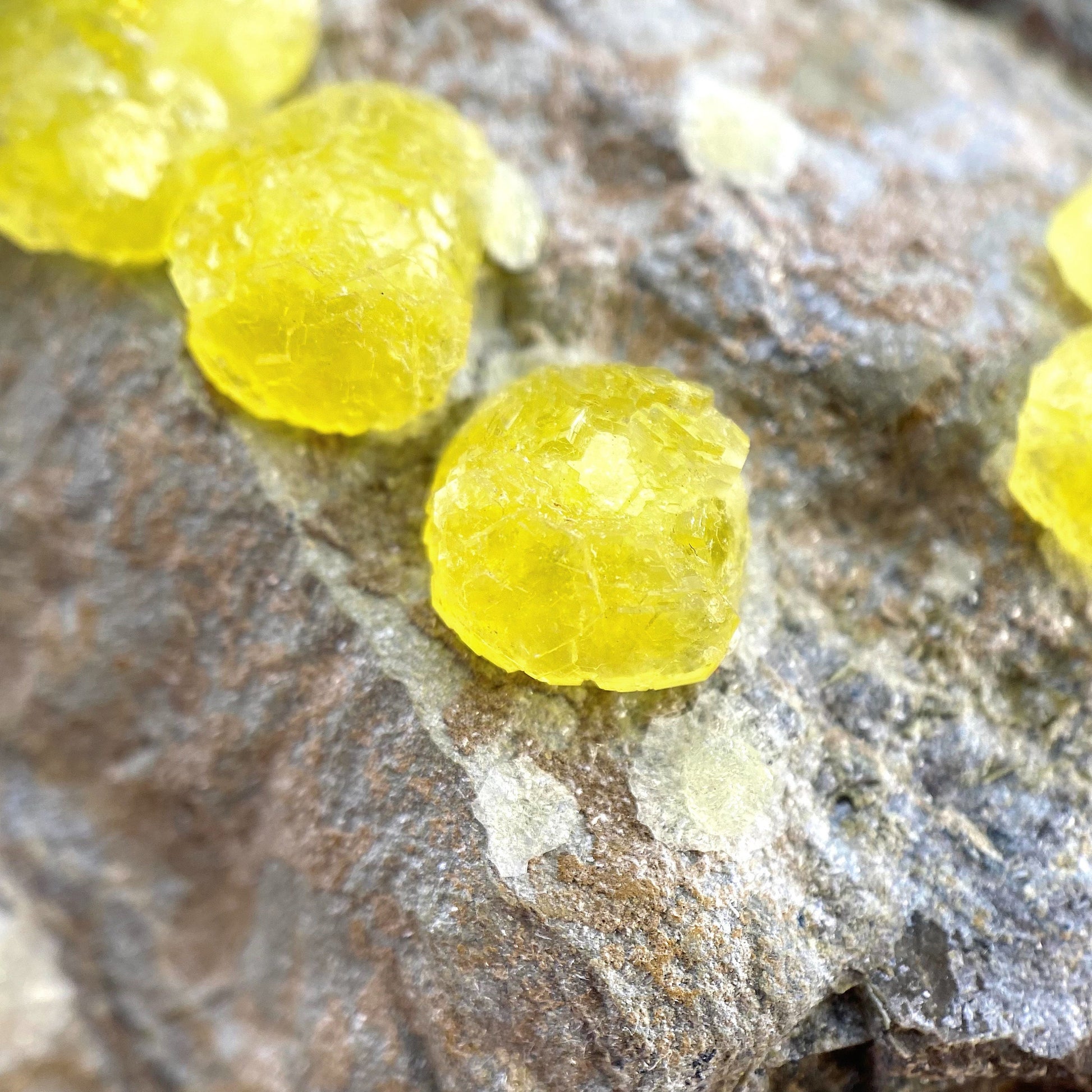 High Grade Yellow Brucite (Pakistan), yellow brucite specimen, raw brucite, yellow brucite crystal