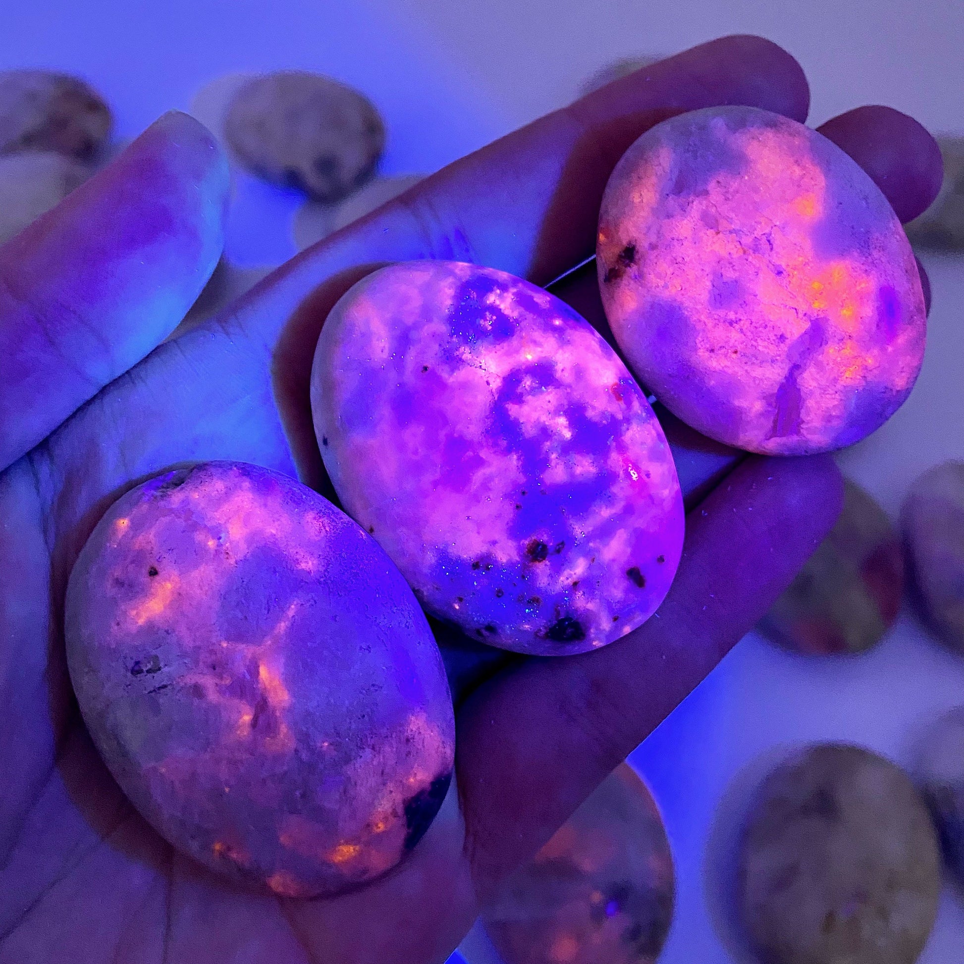 Rare! UV-reactive Hackmanite Palm Stone, hackmanite, Hackmanite palmstone, palm stone, worry stone