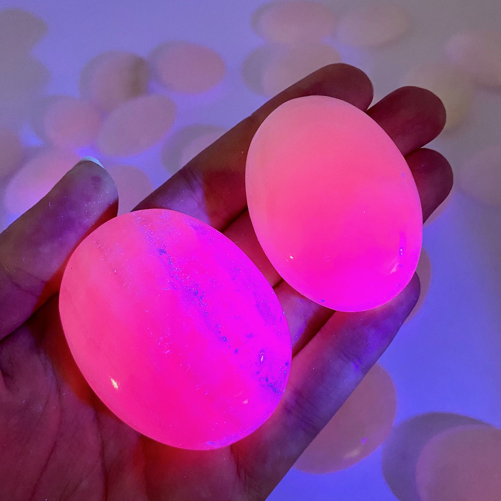 UV-reactive Mangano Calcite Palm Stone, mangano calcite, mangano calcite palmstone, palm stone, worry stone