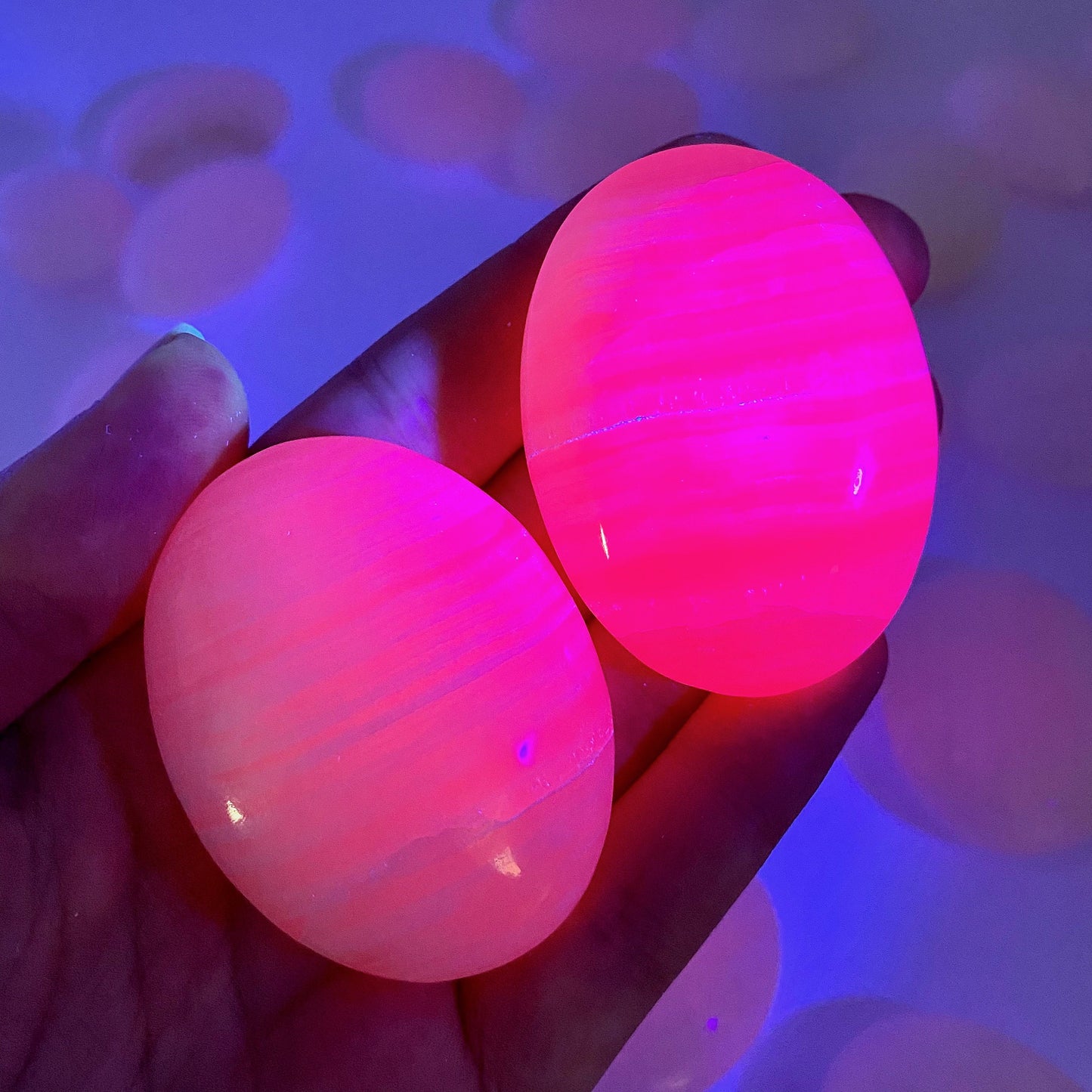 UV-reactive Mangano Calcite Palm Stone, mangano calcite, mangano calcite palmstone, palm stone, worry stone