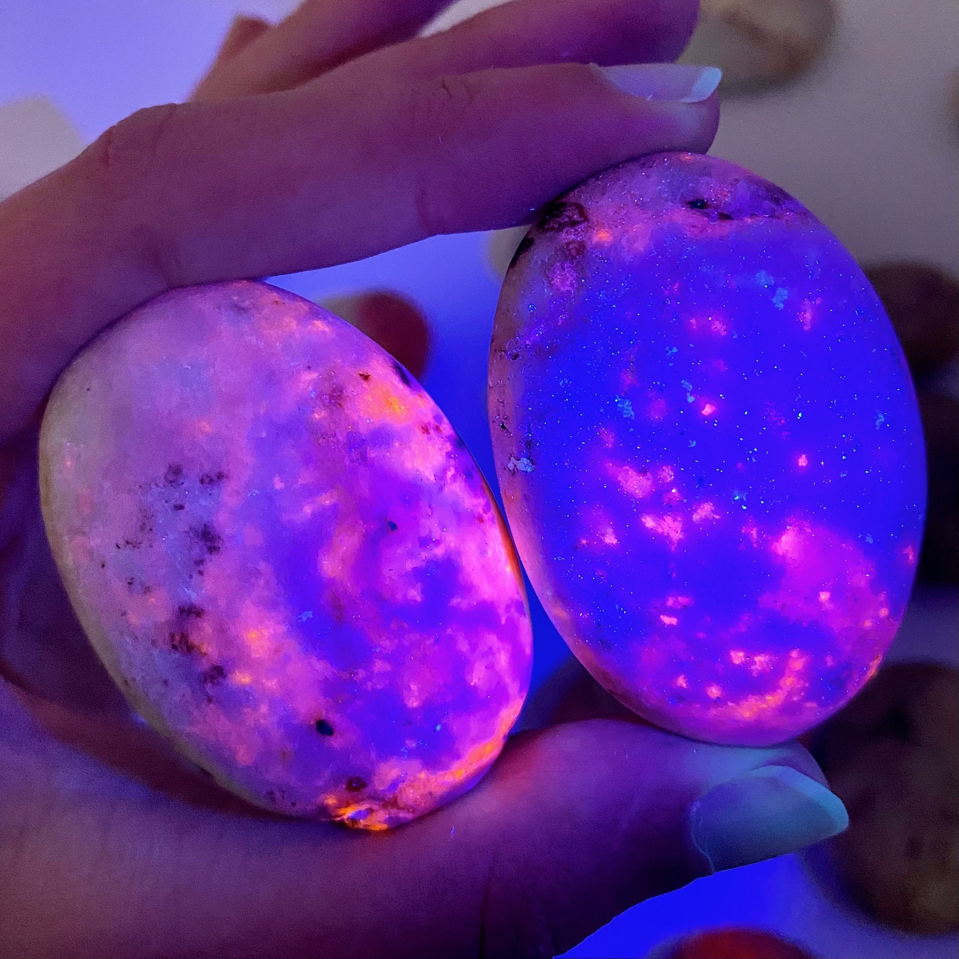 Rare! UV-reactive Hackmanite Palm Stone, hackmanite, Hackmanite palmstone, palm stone, worry stone