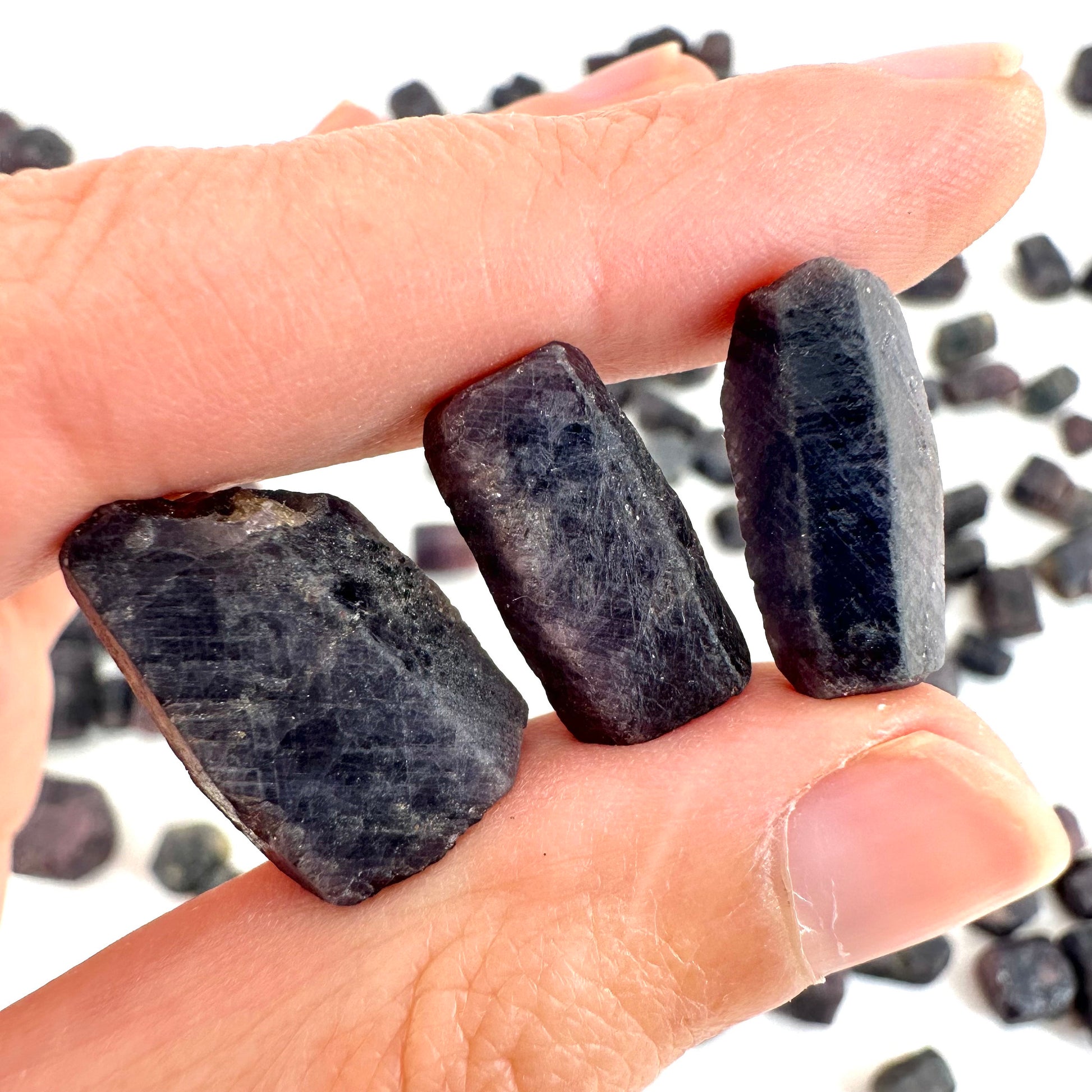 ONE Raw Purple / Blue Sapphire (Madagascar) | natural blue sapphire, purple sapphire, etched sapphire