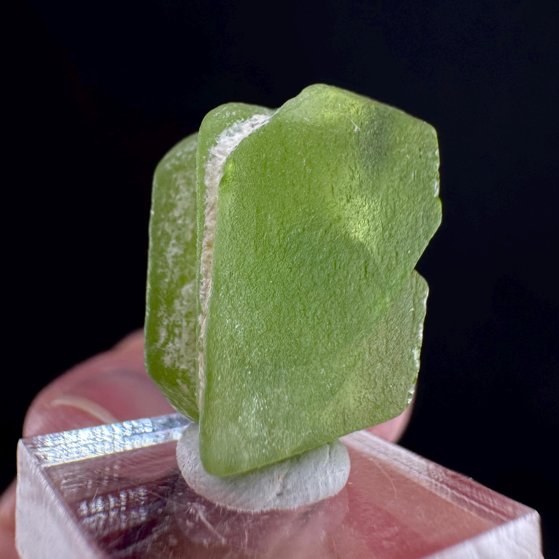 Peridot (Pakistan) | naturally terminated peridot crystal, mineral specimen