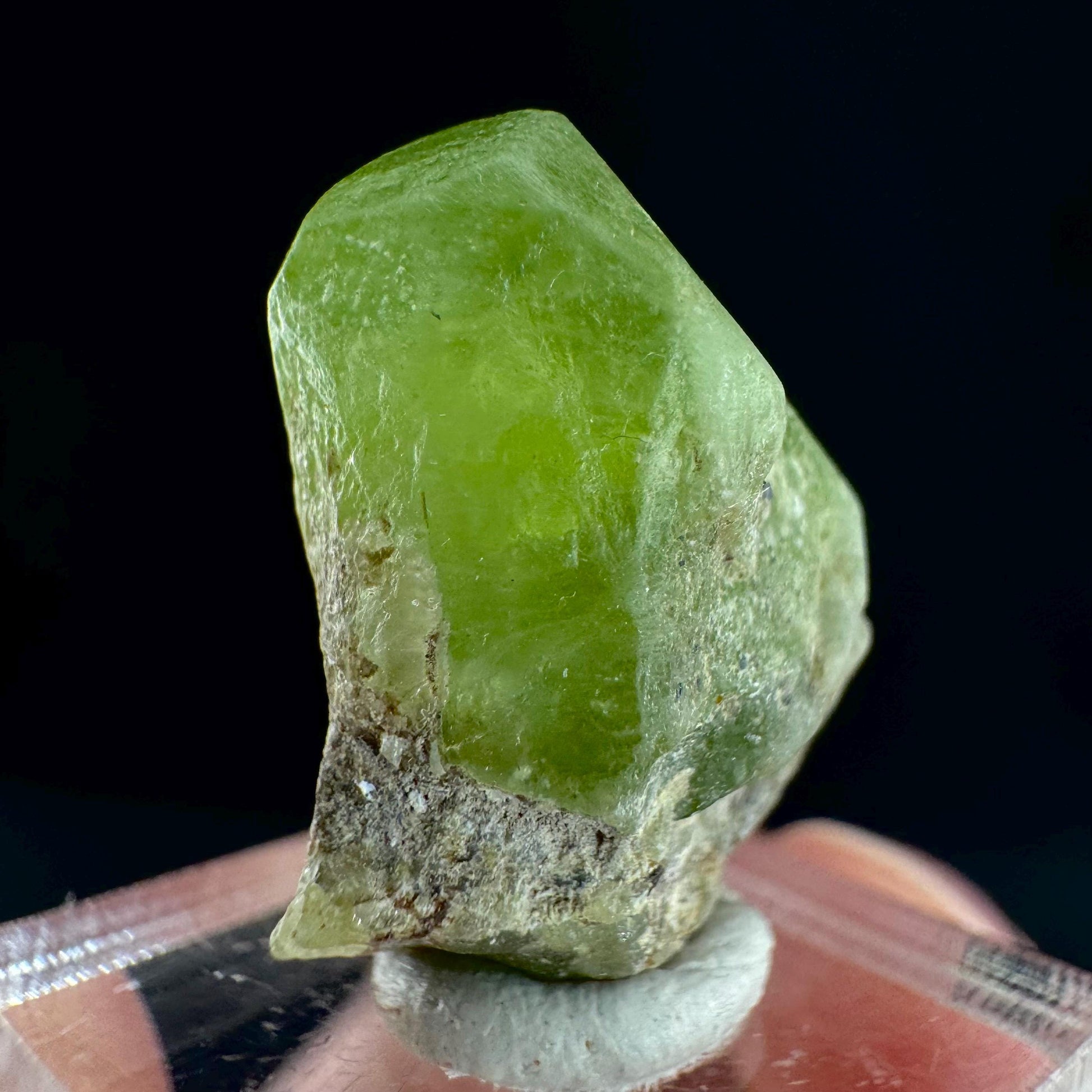 Peridot (Pakistan) | naturally terminated peridot crystal, mineral specimen