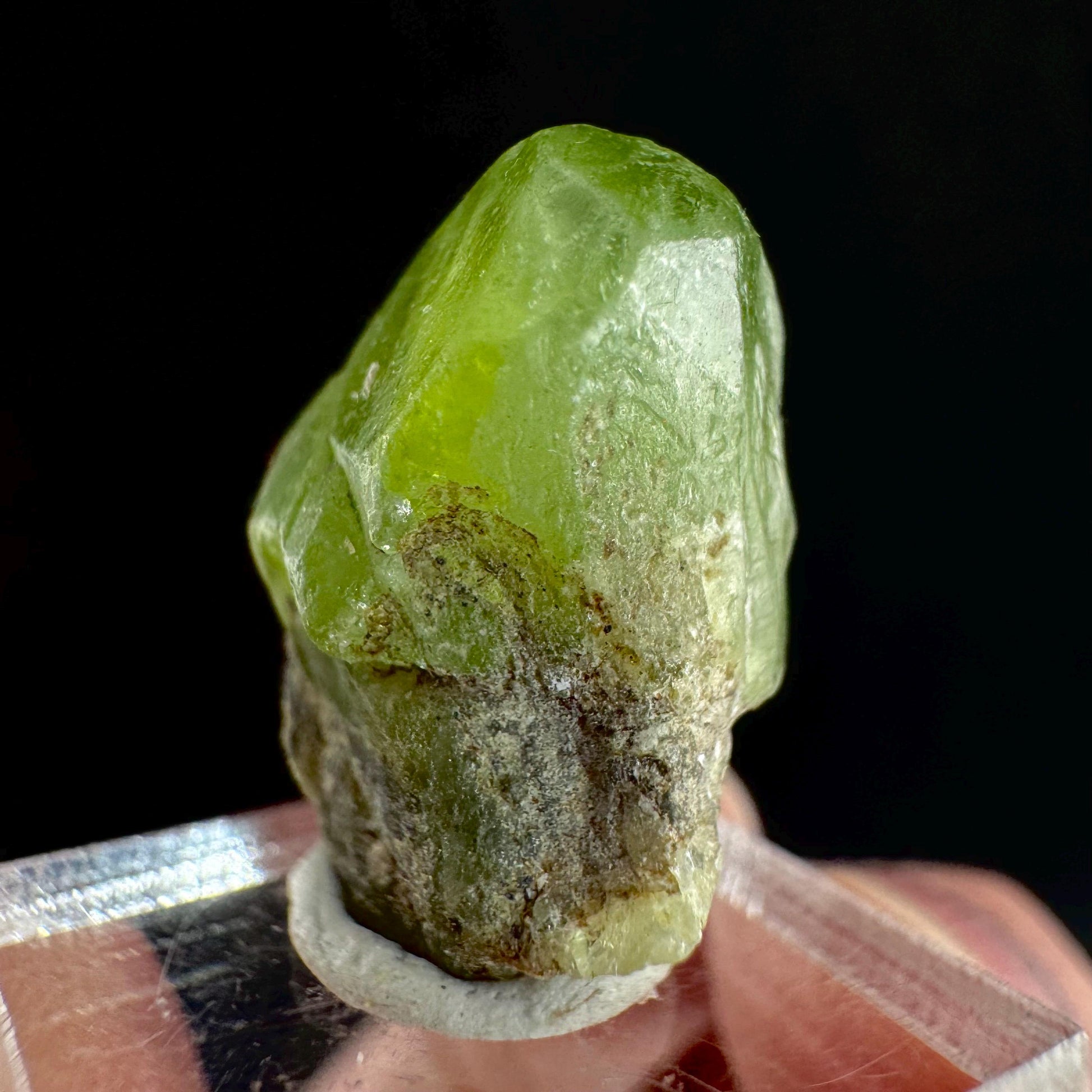 Peridot (Pakistan) | naturally terminated peridot crystal, mineral specimen