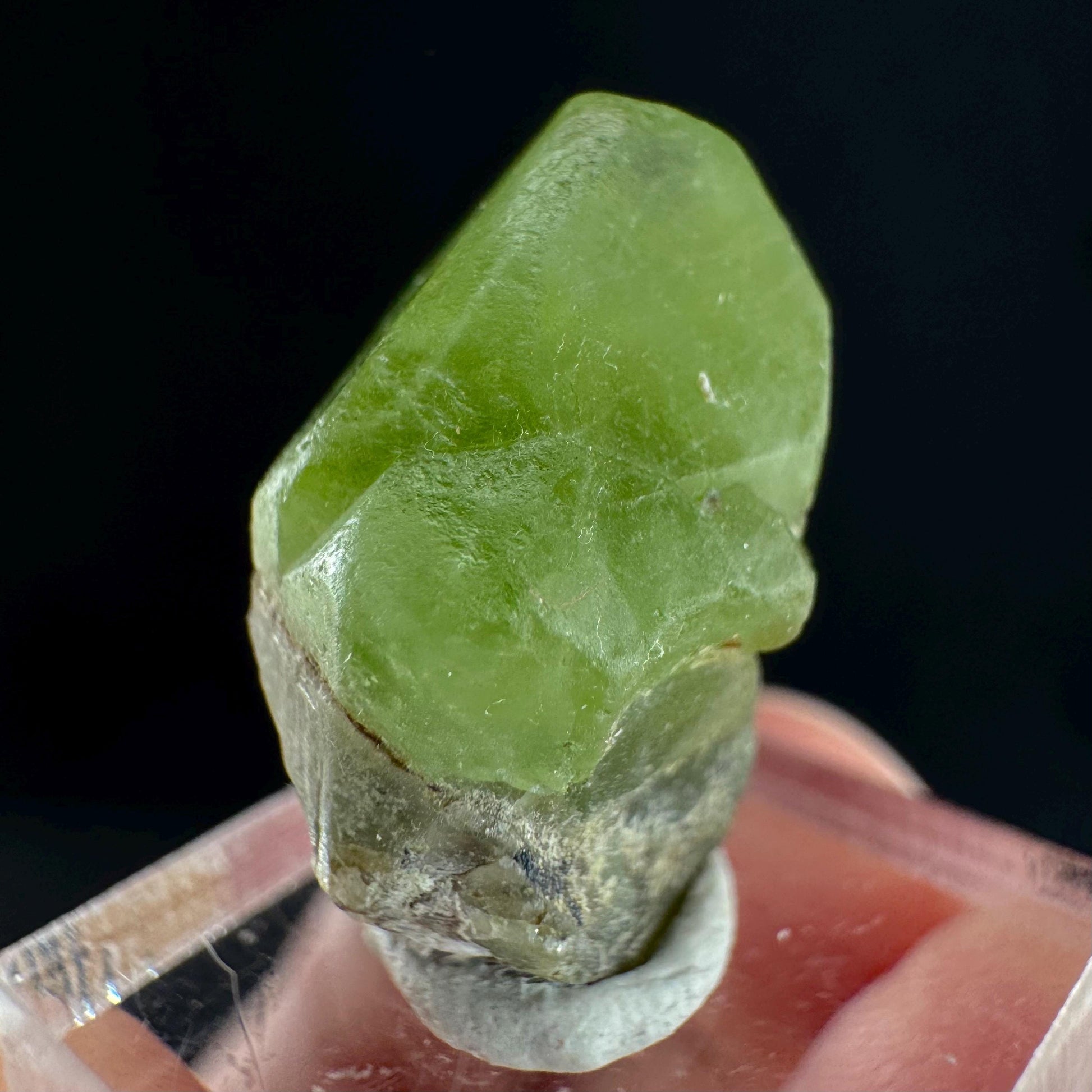 Peridot (Pakistan) | naturally terminated peridot crystal, mineral specimen