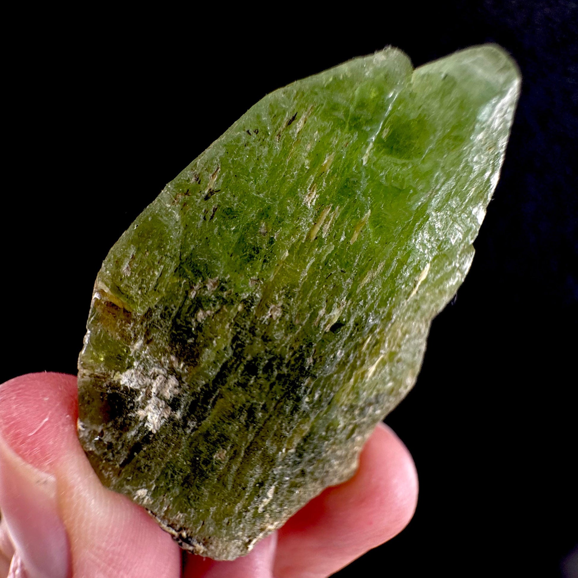 Peridot (Pakistan) | naturally terminated peridot crystal, mineral specimen