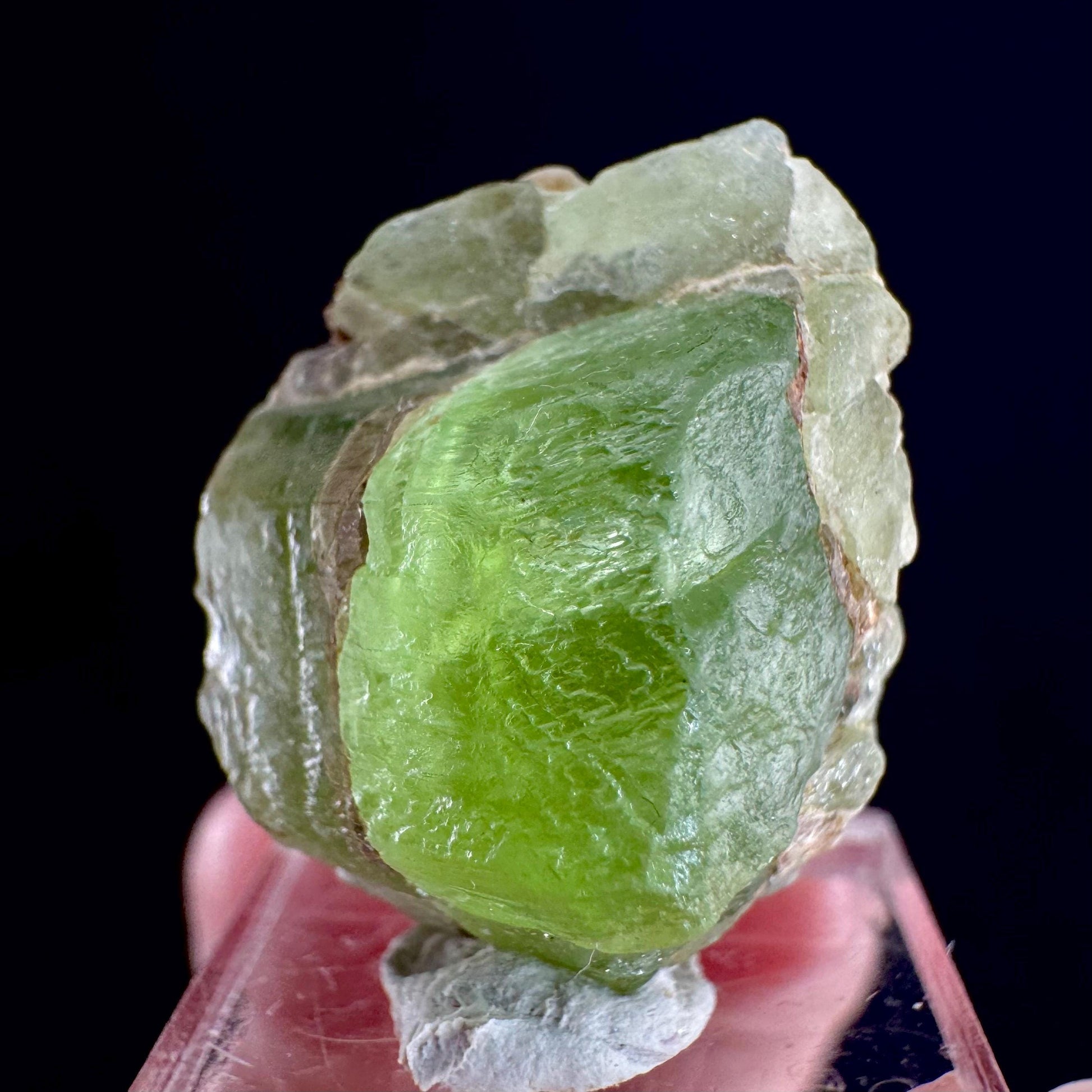 Peridot (Pakistan) | naturally terminated peridot crystal, mineral specimen