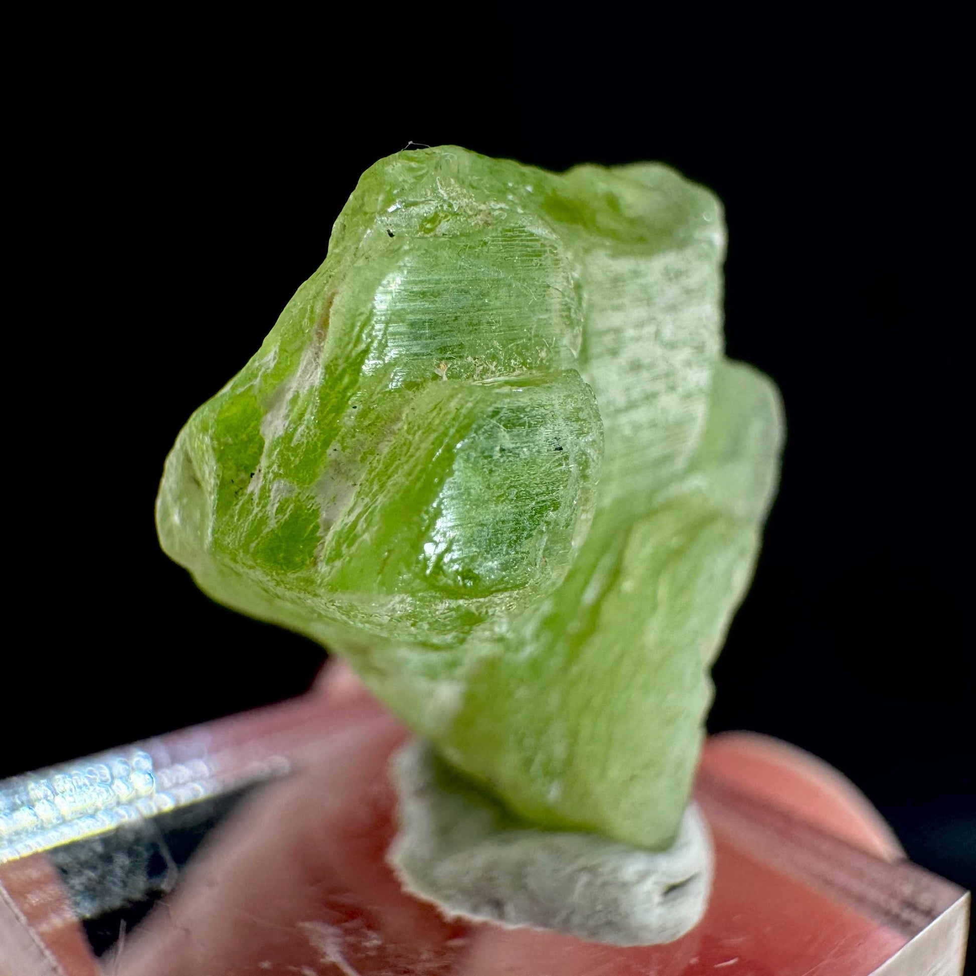 Peridot (Pakistan) | naturally terminated peridot crystal, mineral specimen