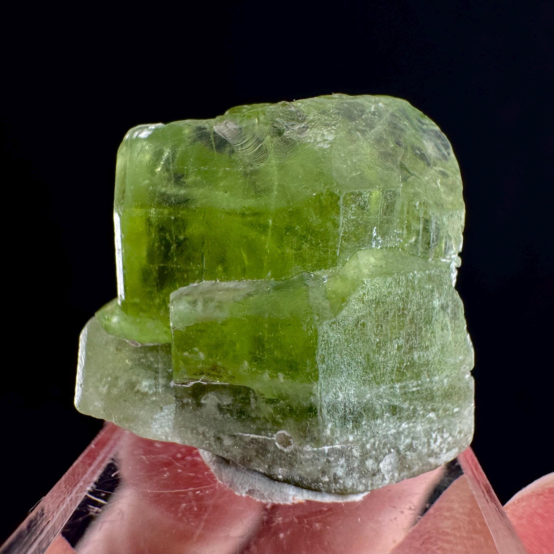 Peridot (Pakistan) | naturally terminated peridot crystal, mineral specimen