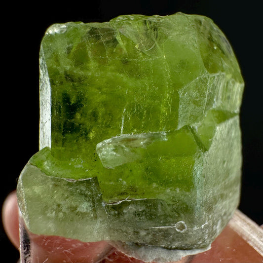 Peridot (Pakistan) | naturally terminated peridot crystal, mineral specimen