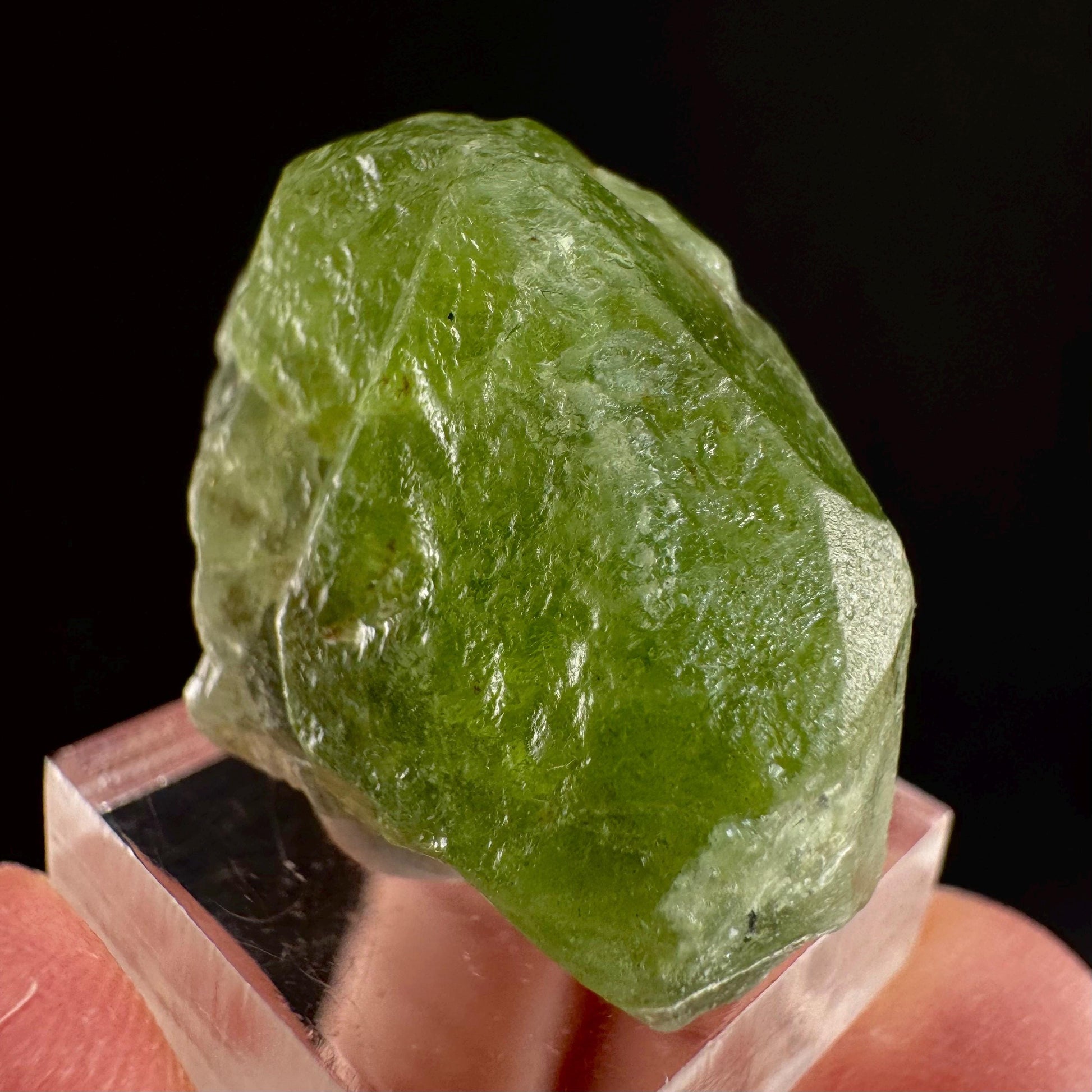 Peridot (Pakistan) | naturally terminated peridot crystal, mineral specimen