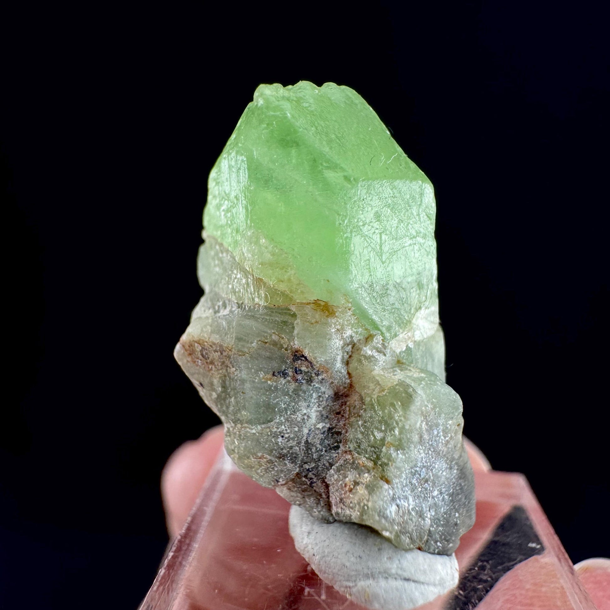 Peridot (Pakistan) | naturally terminated peridot crystal, mineral specimen