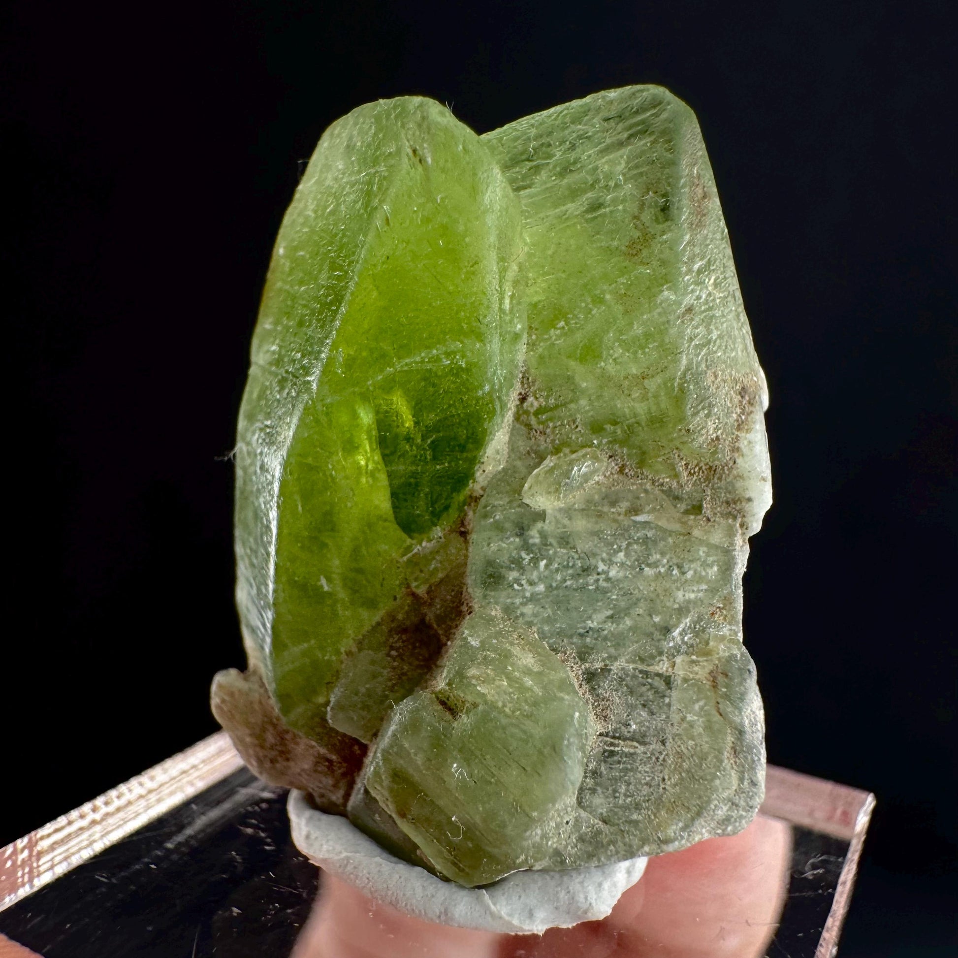 Peridot (Pakistan) | naturally terminated peridot crystal, mineral specimen