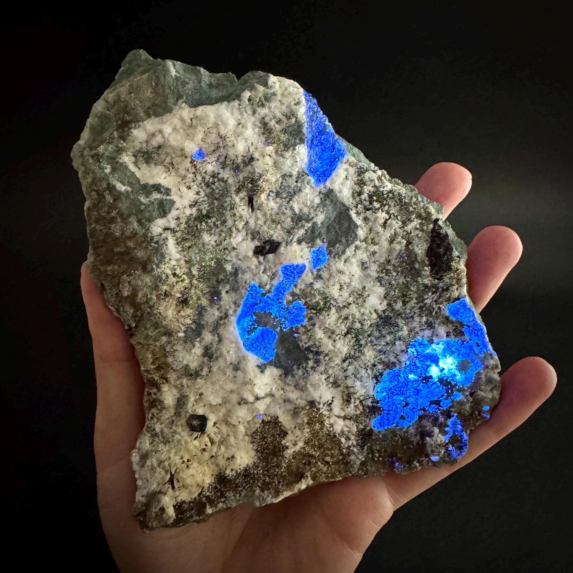 Benitoite with Joaquinite & Neptunite (California, USA) | UV reactive benitoite crystal, rare mineral specimen