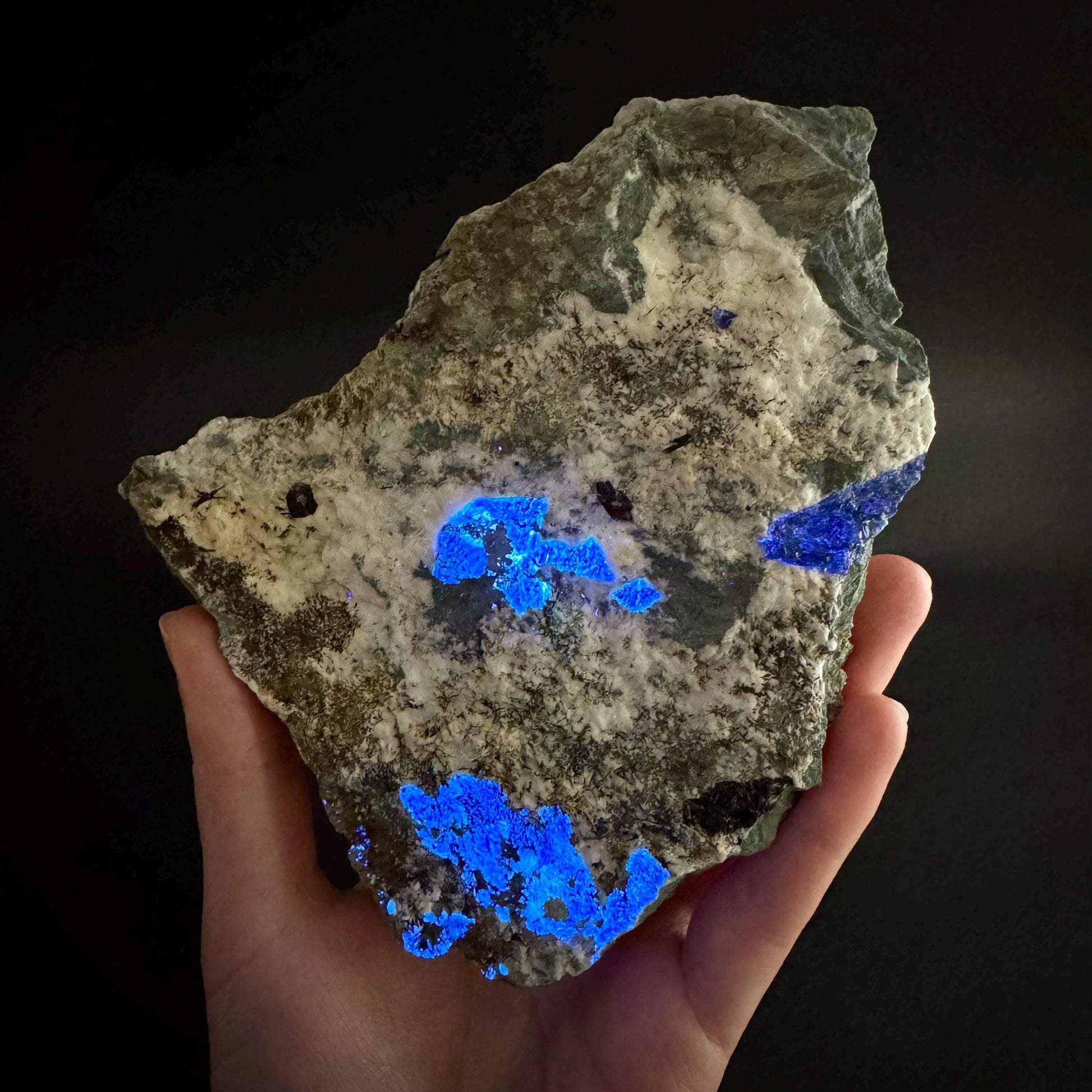 Benitoite with Joaquinite & Neptunite (California, USA) | UV reactive benitoite crystal, rare mineral specimen