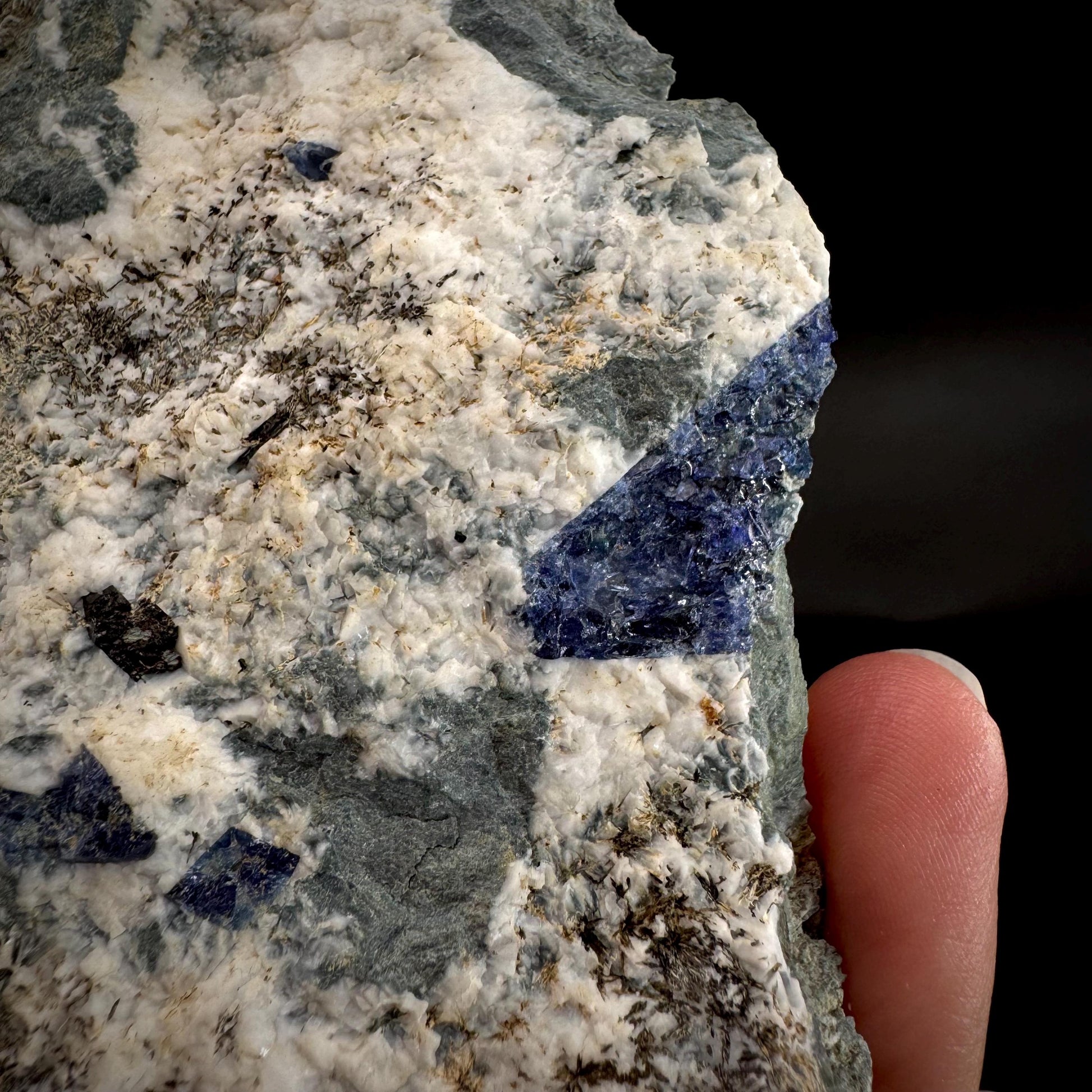 Benitoite with Joaquinite & Neptunite (California, USA) | UV reactive benitoite crystal, rare mineral specimen