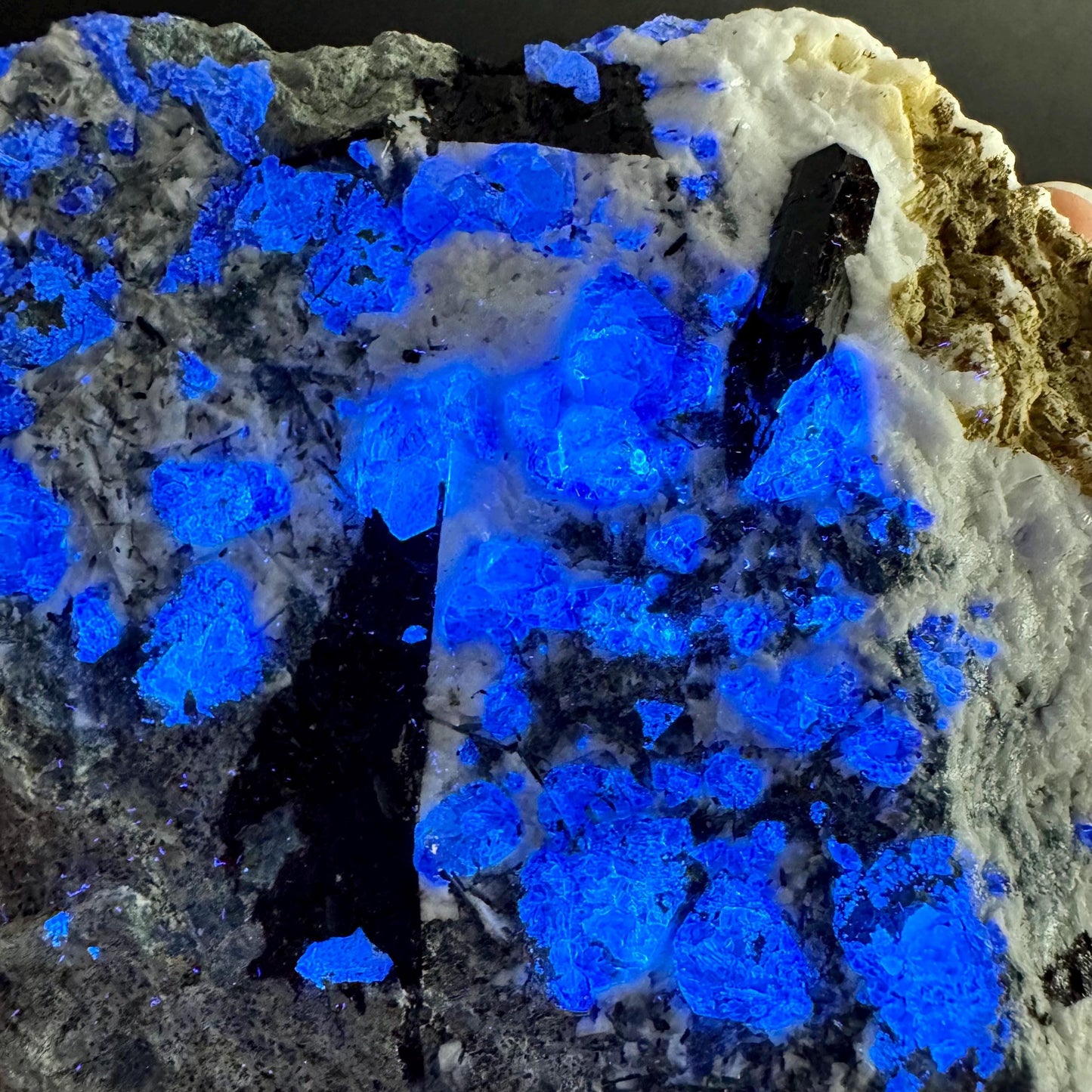 Benitoite with Joaquinite & Neptunite (California, USA) | UV reactive benitoite crystal, rare mineral specimen
