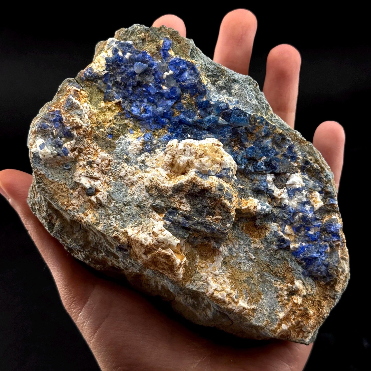 Benitoite with Neptunite on Natrolite (California, USA) | UV reactive benitoite crystal, rare mineral specimen