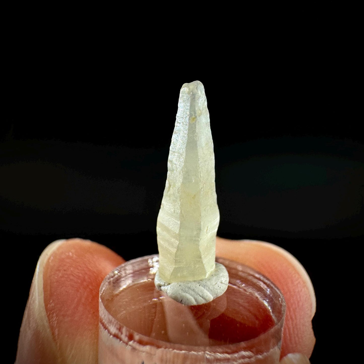 Ceylon Sapphire | natural uncut raw sapphire crystal, mineral specimen from Sri Lanka
