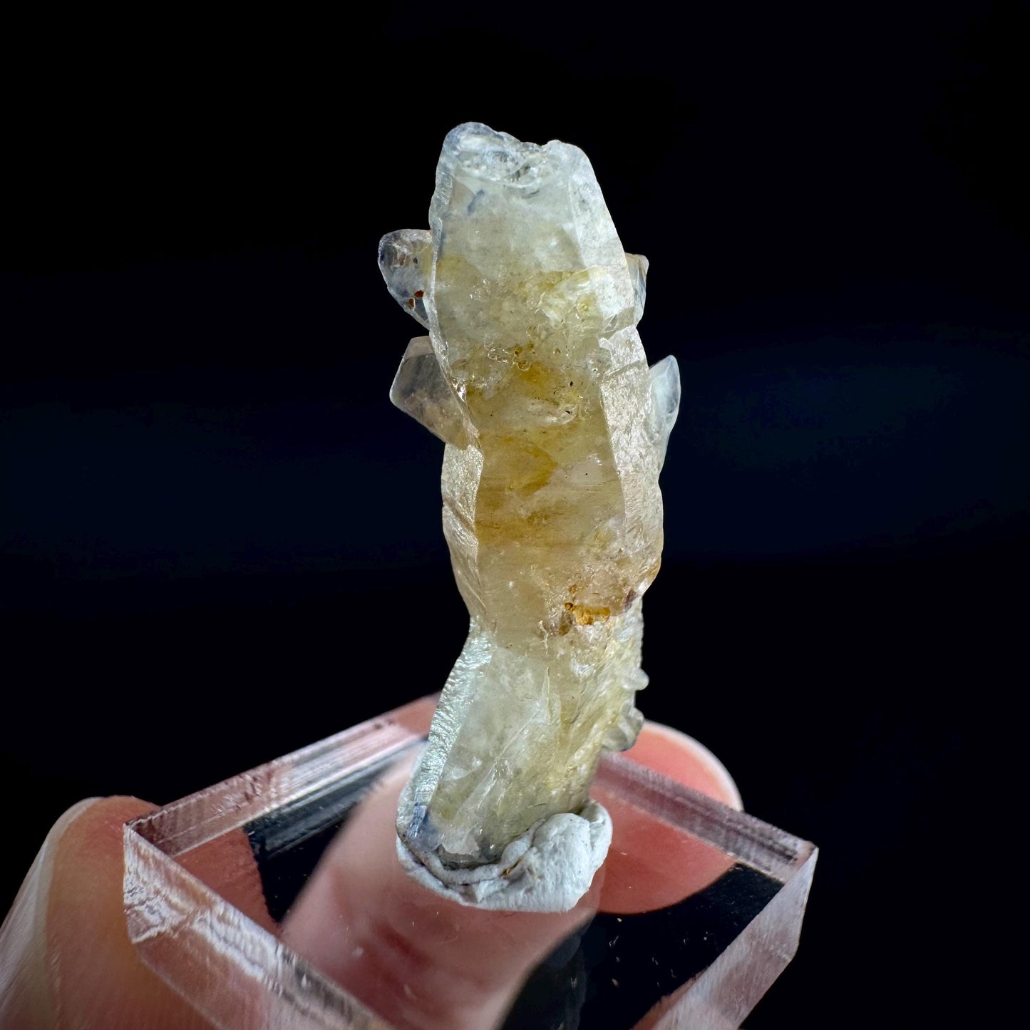 Ceylon Sapphire | natural uncut raw sapphire crystal, mineral specimen from Sri Lanka