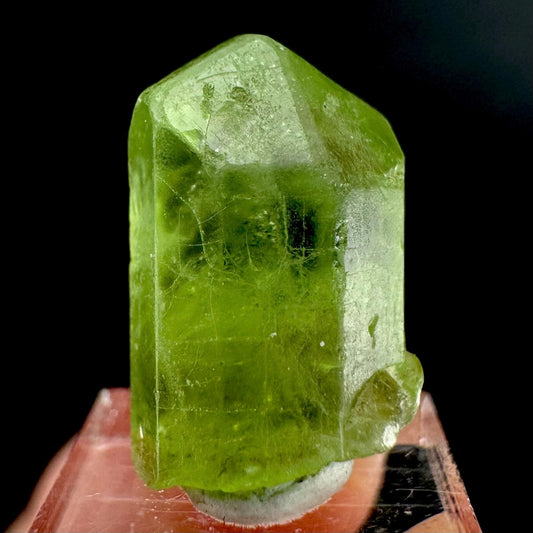 Peridot | natural terminated crystal, mineral specimen from Pakistan