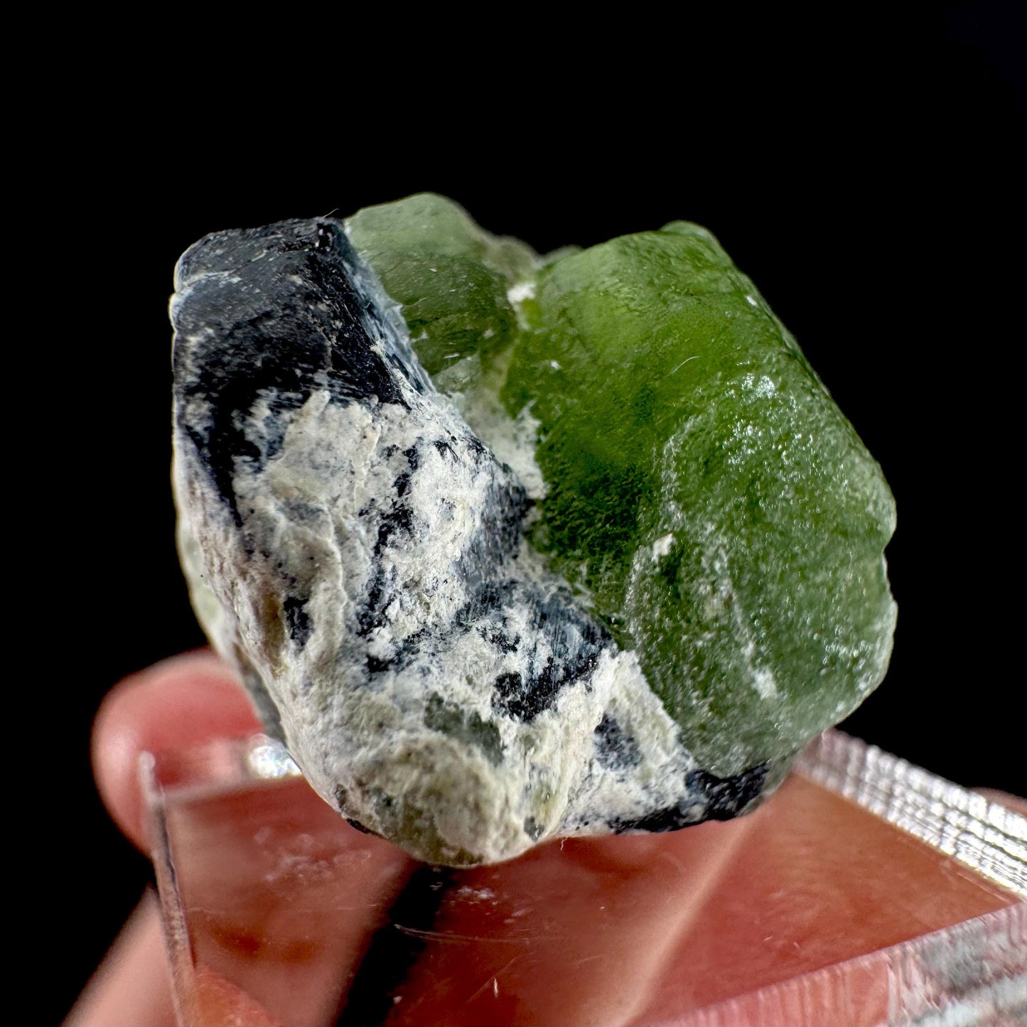 Peridot w/ magnetite | natural terminated crystal, mineral specimen from Pakistan