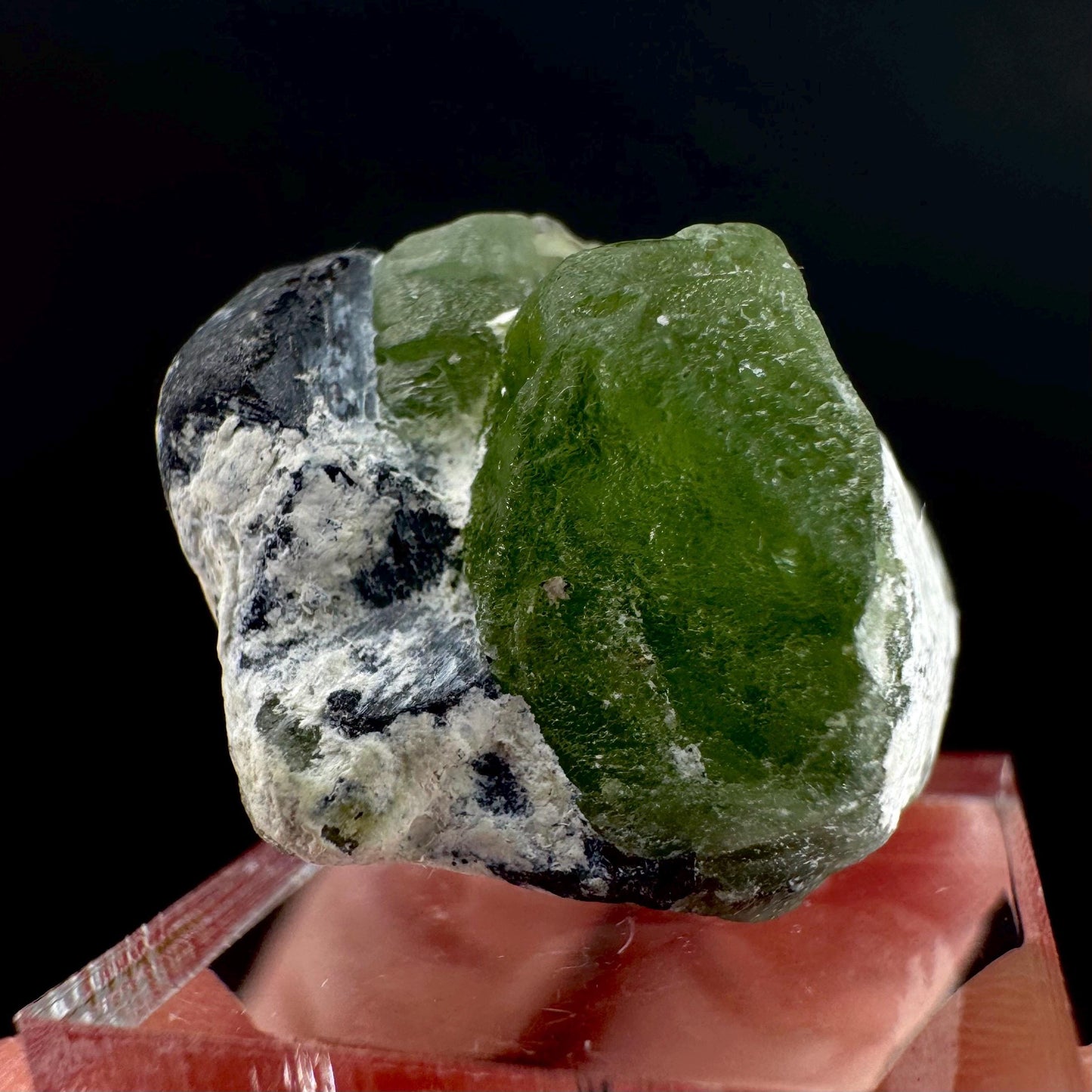 Peridot w/ magnetite | natural terminated crystal, mineral specimen from Pakistan