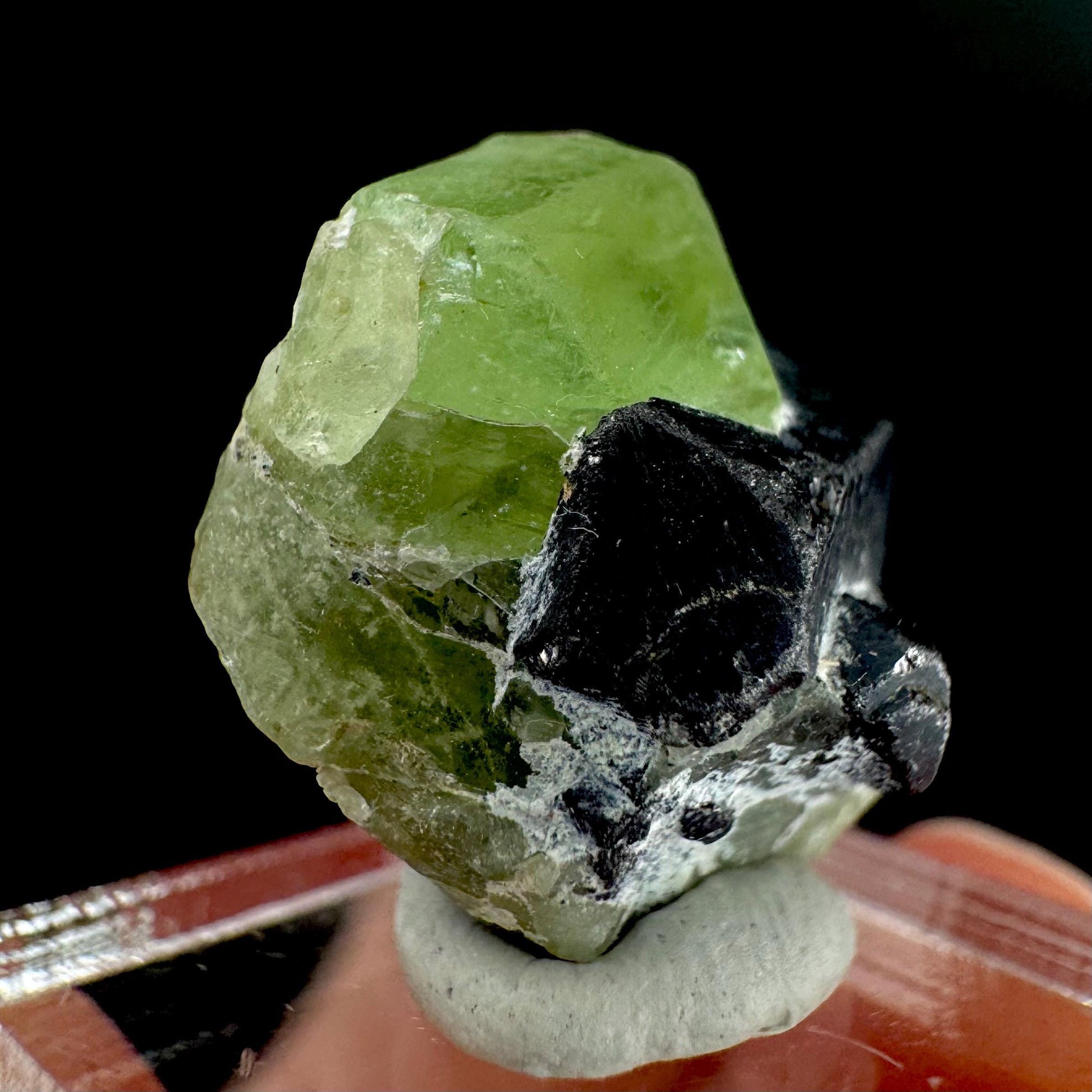 Peridot w/ magnetite | natural terminated crystal, mineral specimen from Pakistan