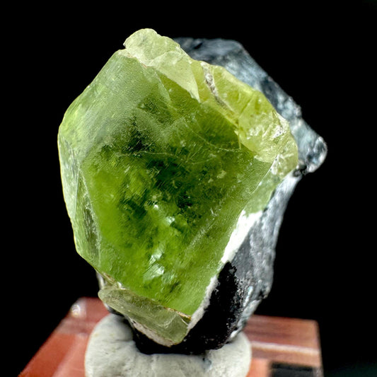Peridot w/ magnetite | natural terminated crystal, mineral specimen from Pakistan