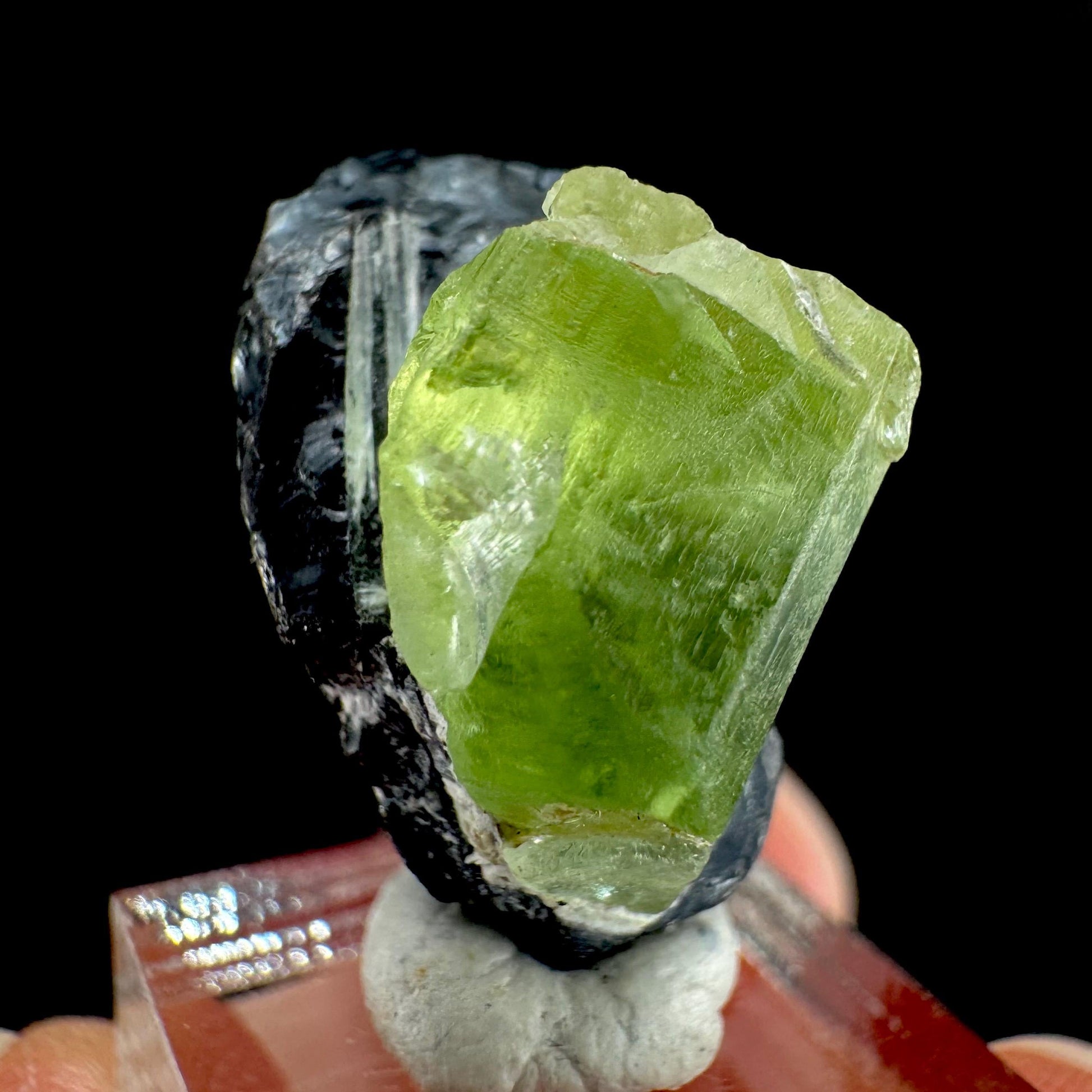 Peridot w/ magnetite | natural terminated crystal, mineral specimen from Pakistan