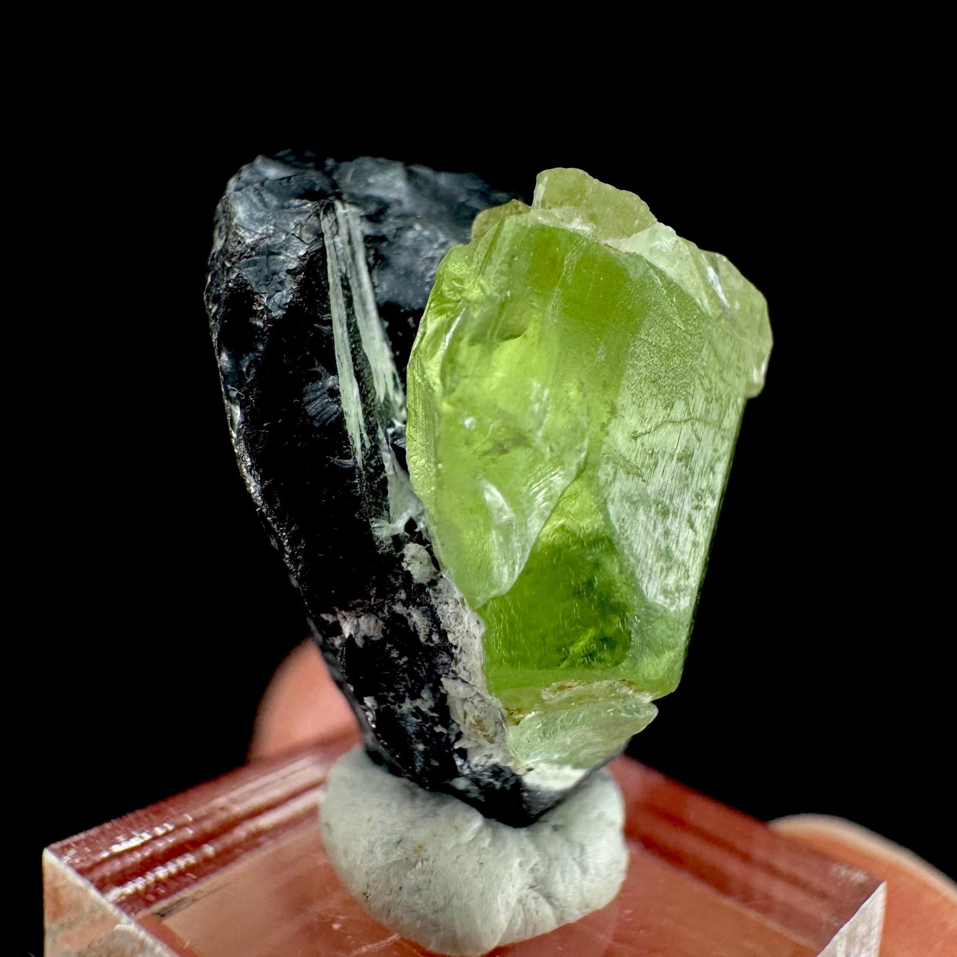 Peridot w/ magnetite | natural terminated crystal, mineral specimen from Pakistan