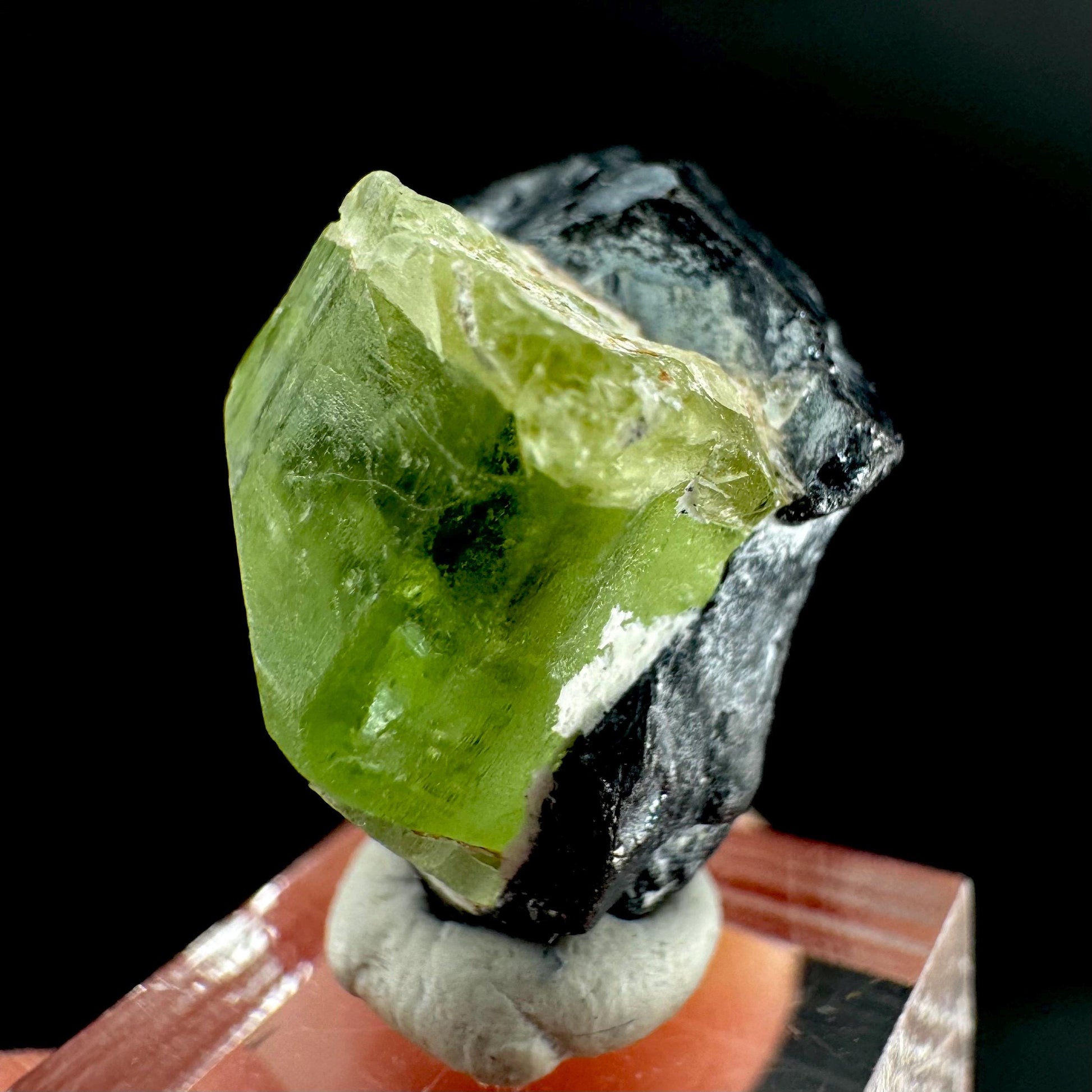 Peridot w/ magnetite | natural terminated crystal, mineral specimen from Pakistan