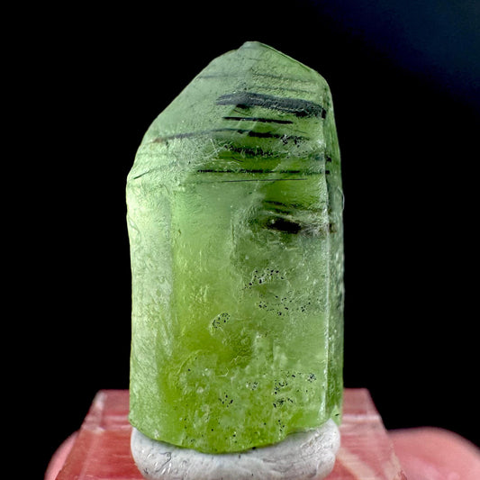 Peridot | natural terminated crystal, mineral specimen from Pakistan