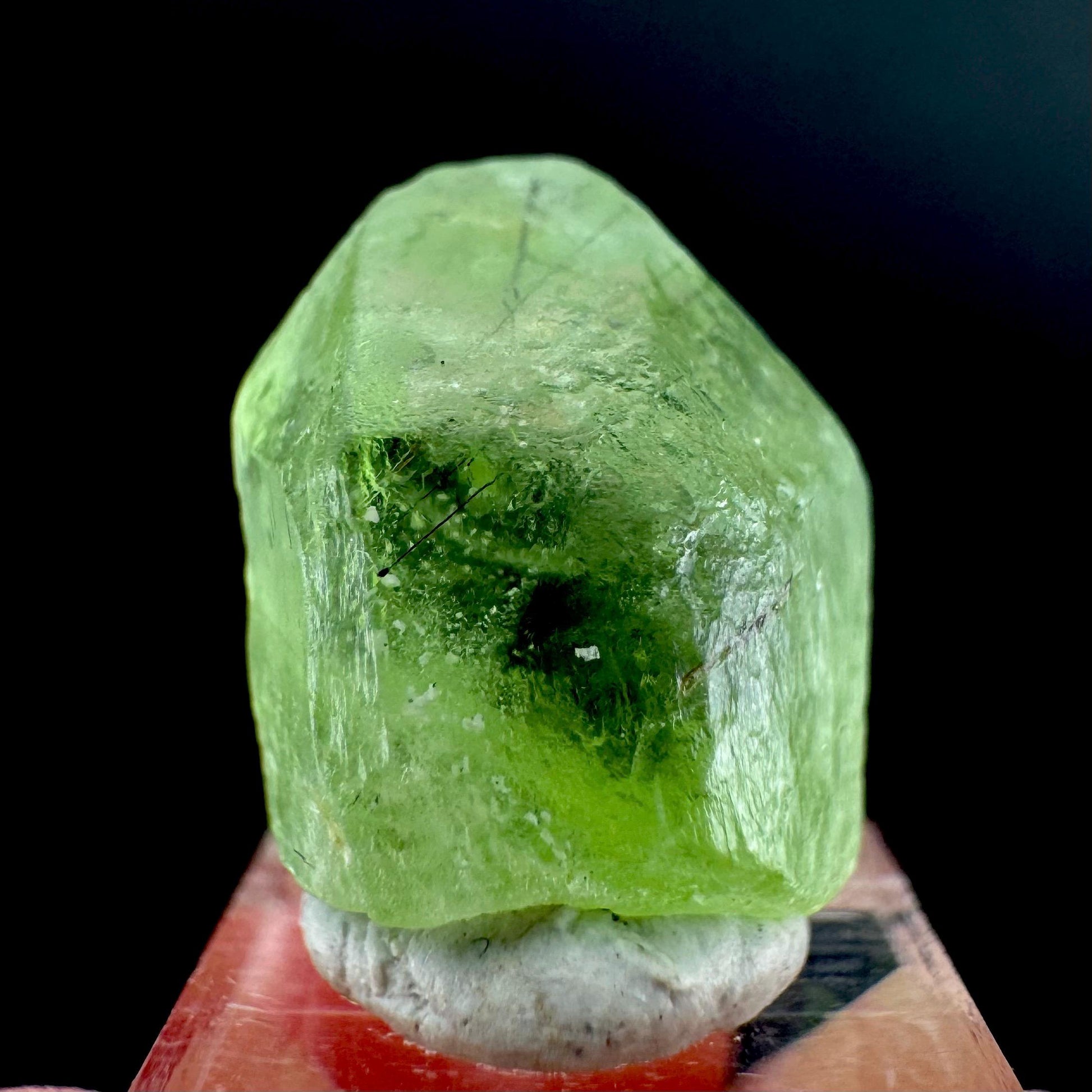 Peridot | natural terminated crystal, mineral specimen from Pakistan