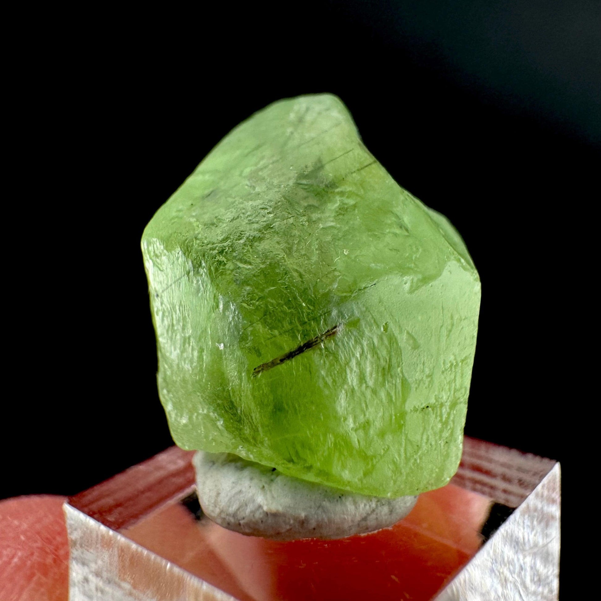 Peridot | natural terminated crystal, mineral specimen from Pakistan