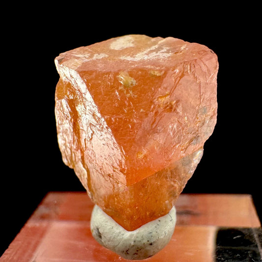 Rhodochrosite | pink crystal, mineral specimen from Pakistan