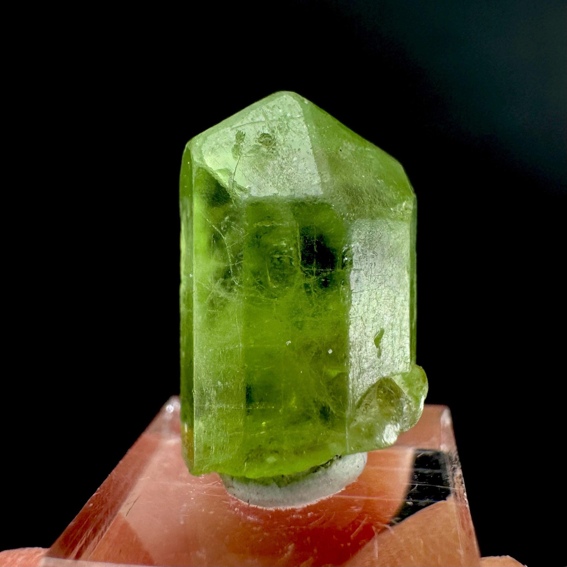 Peridot | natural terminated crystal, mineral specimen from Pakistan